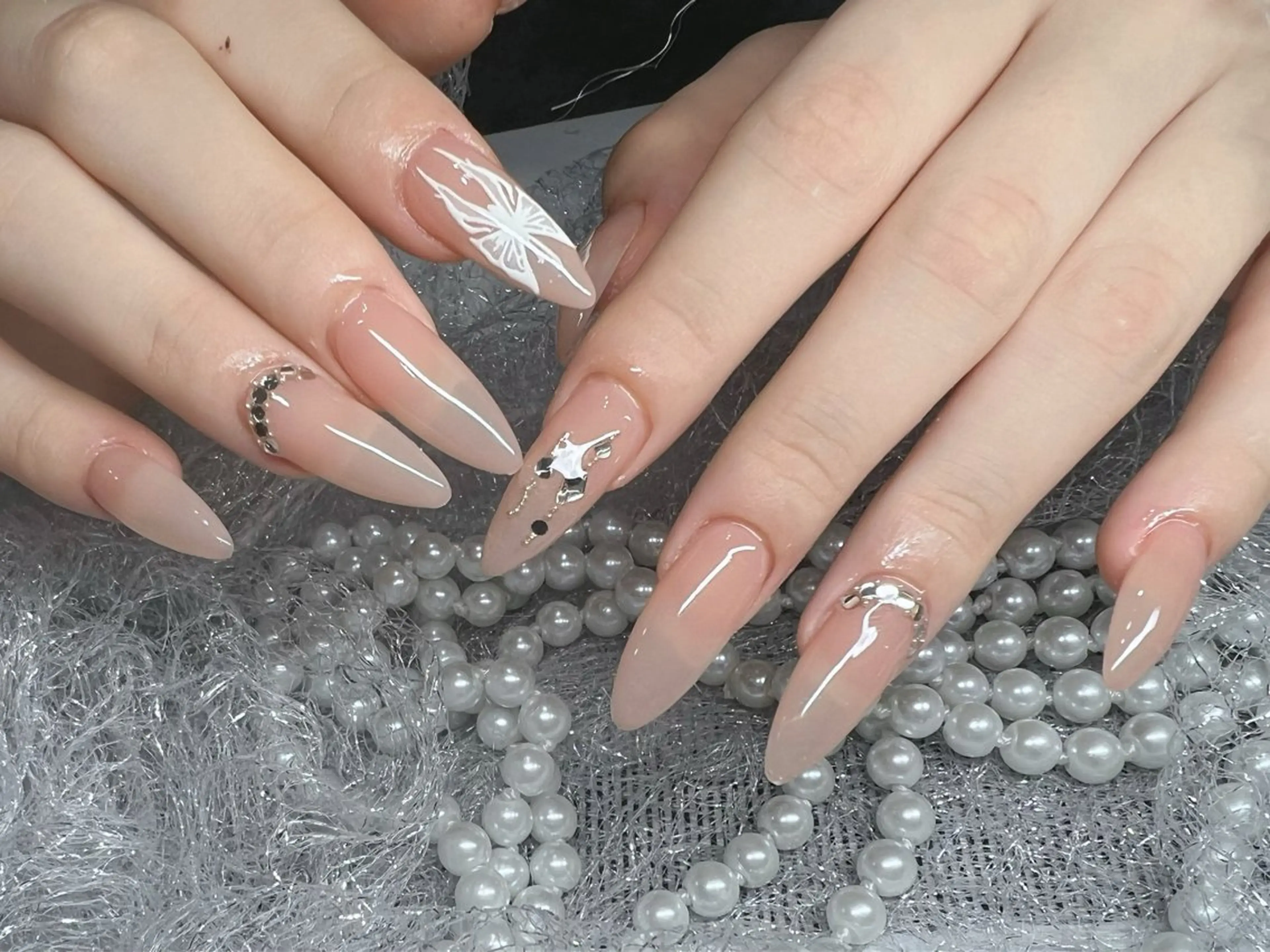 ネイル 長さ出し フットネイル フレンチネイル ジェルネイル 韓国ネイル ハンドネイル More Glam 池袋東口店のネイルデザイン