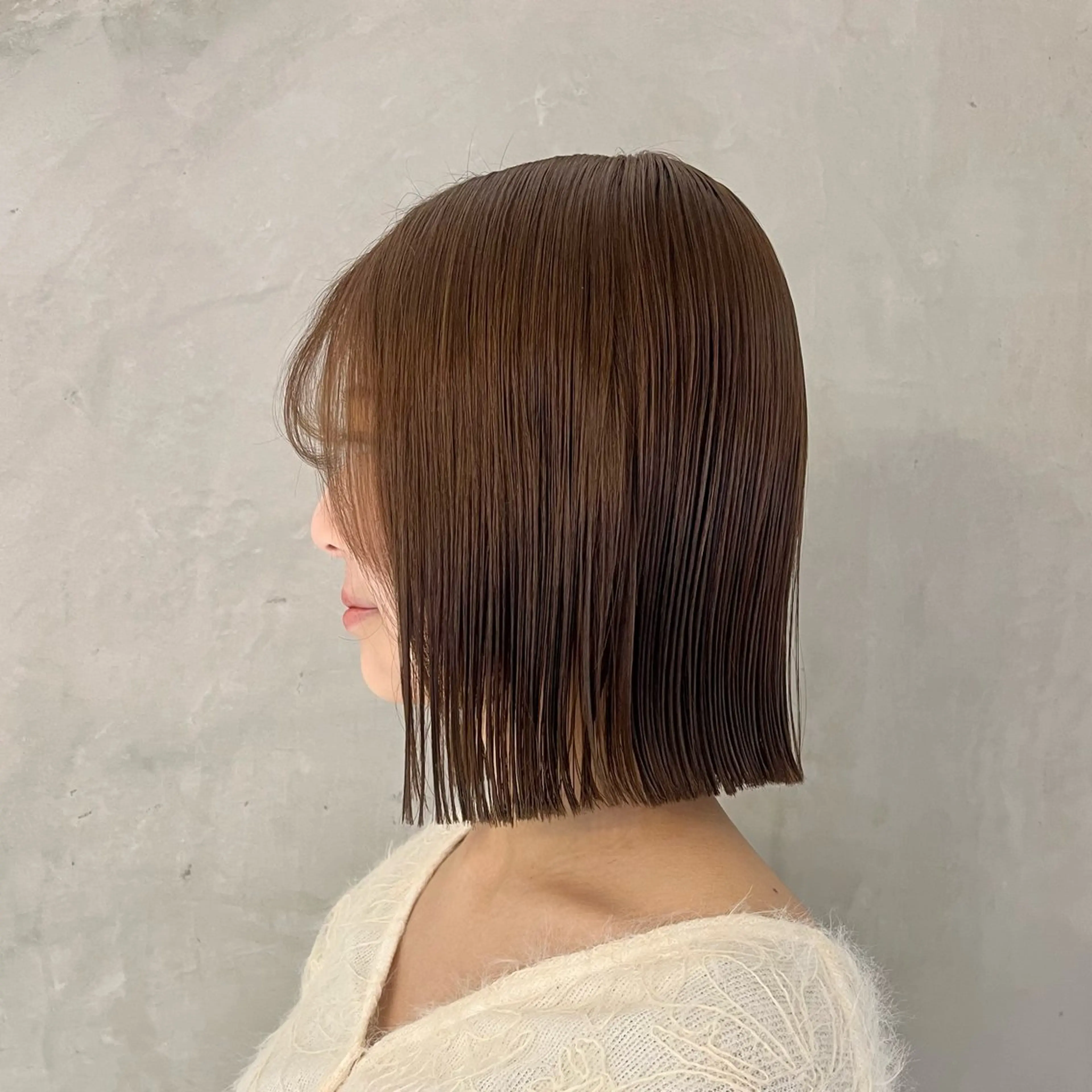 ミディアム カット ヘアカラー effect横浜所属・切りっぱなしボブ/ 艶カラー/綾莉のヘアスタイル