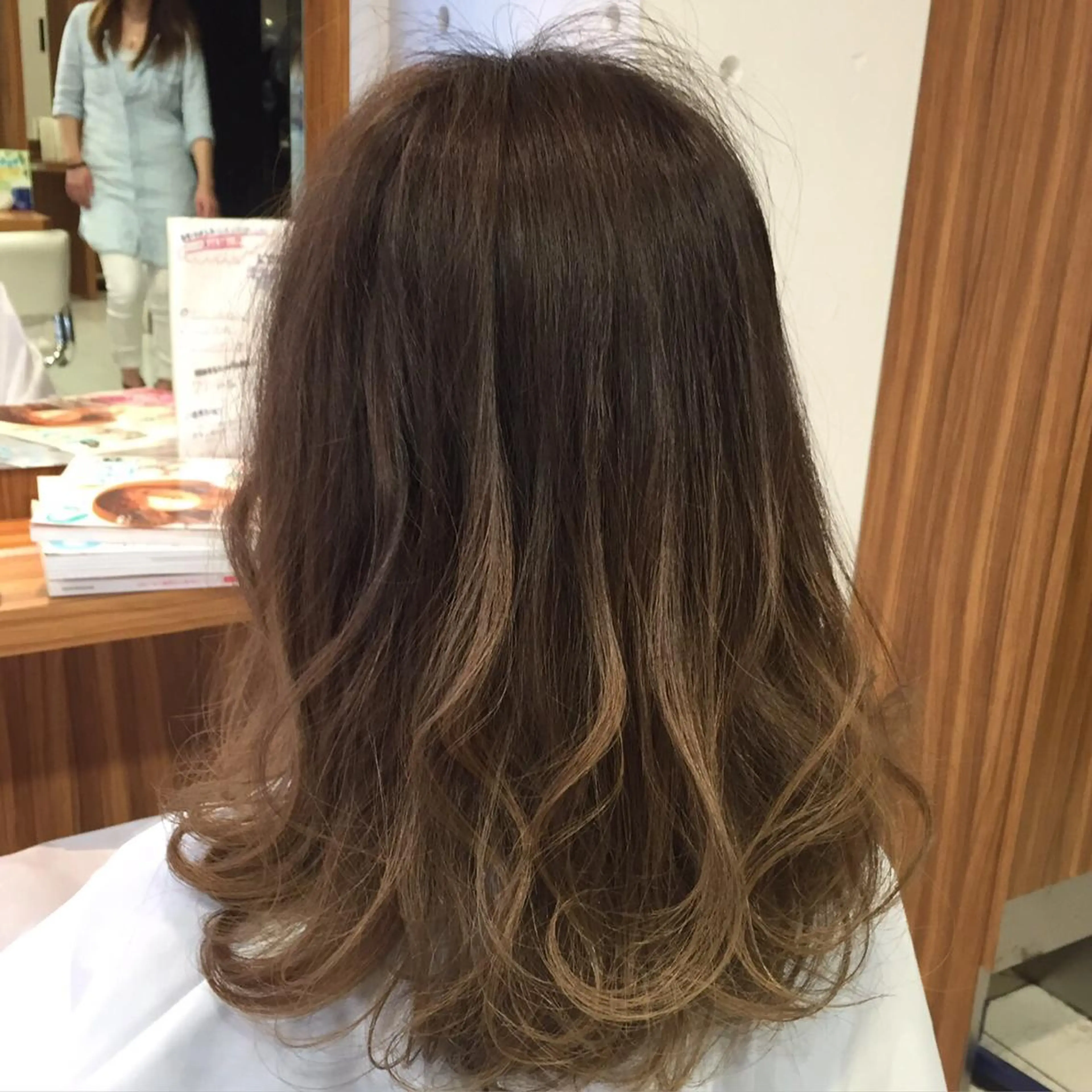 ミディアム カラー 白髪ぼかしハイライト 柳川拓哉のヘアスタイル