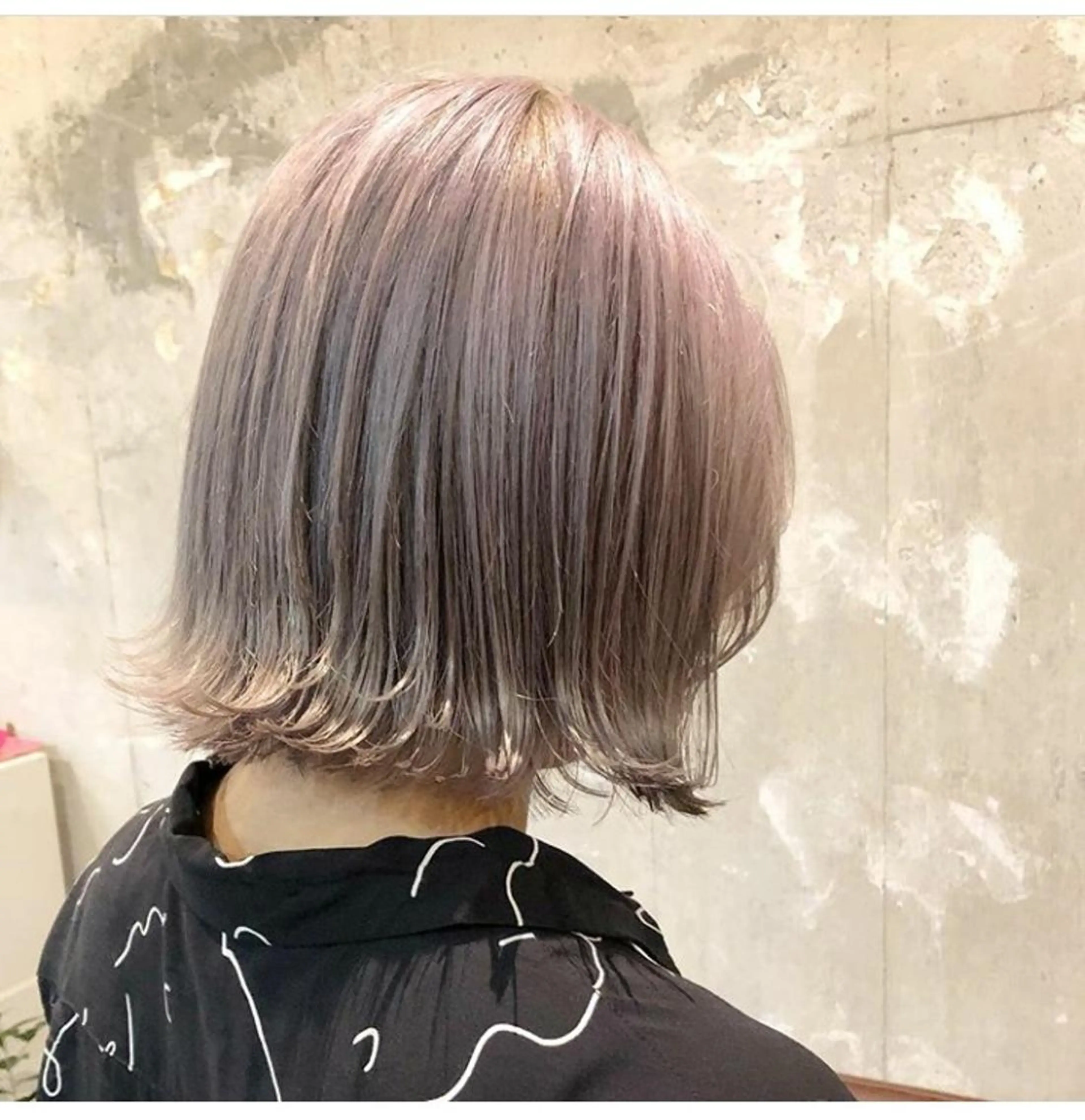ショート アッシュ ボブ 外ハネヘア Iz Hair　Laboのヘアスタイル