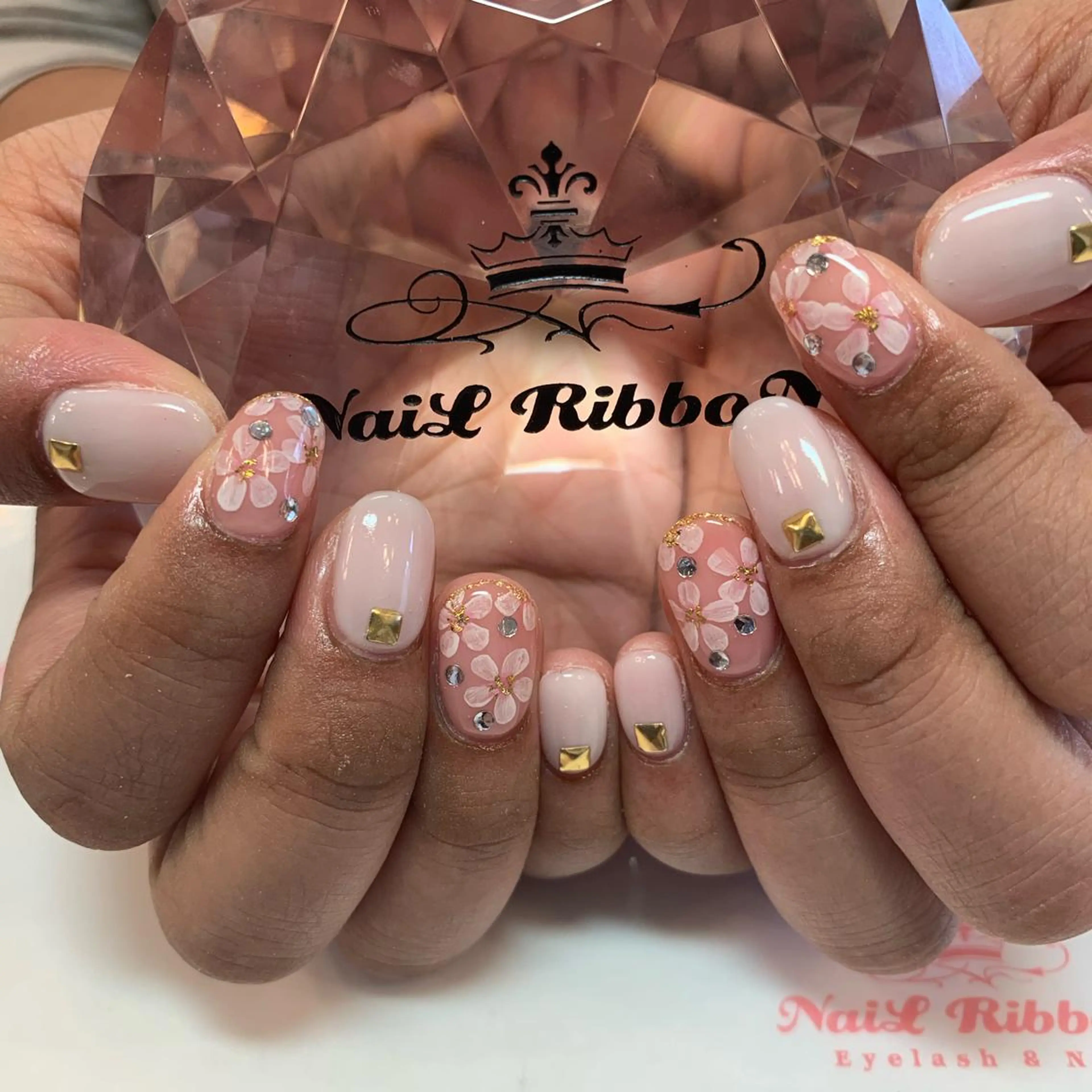 ネイル ネイルリボン 受付スタッフのネイルデザイン