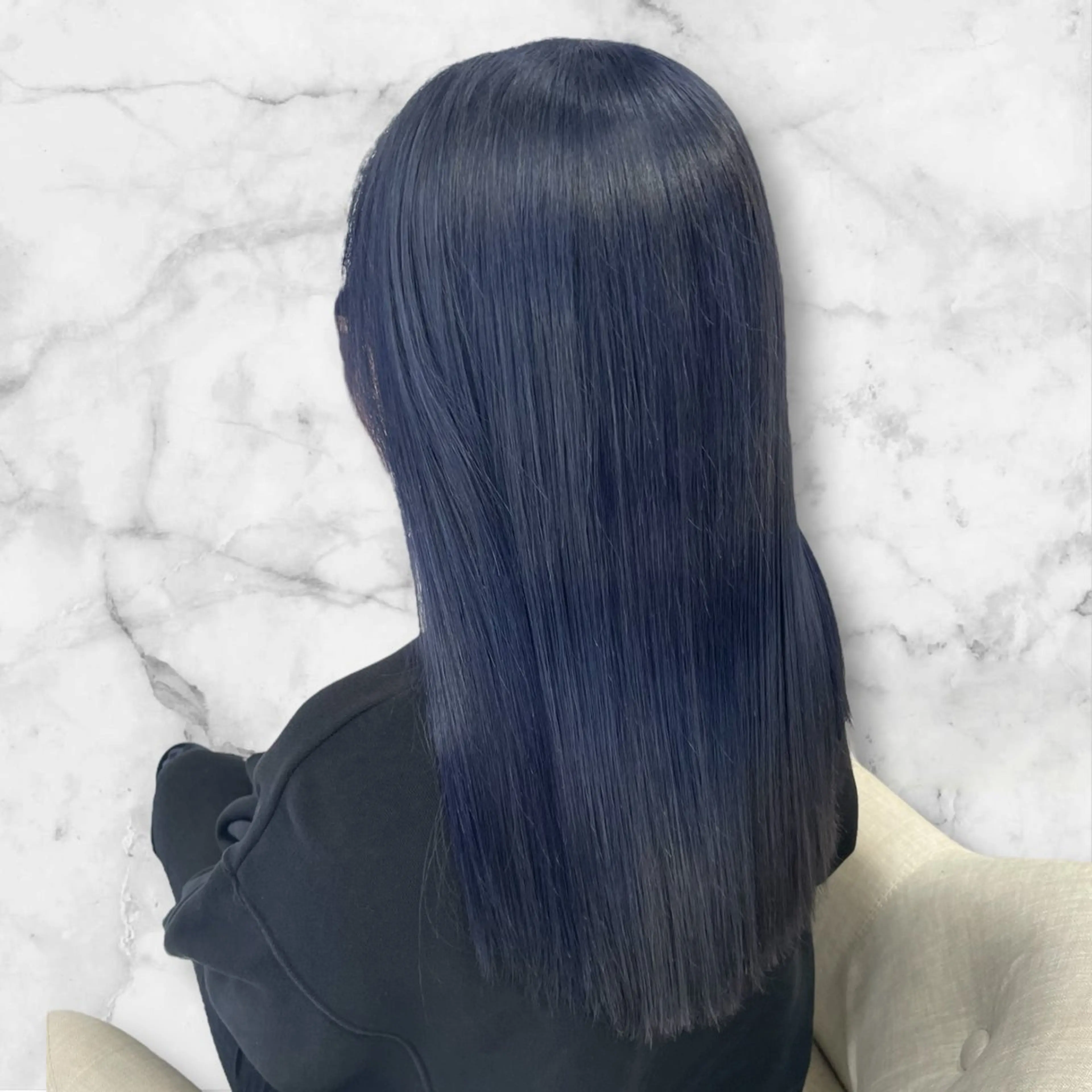 ロング カラー 黒髪 ブリーチ ブルーカラー ブルーブラック ヘアカラー セルバ所属・HIRORO ブリーチ/ハイトーンのヘアスタイル