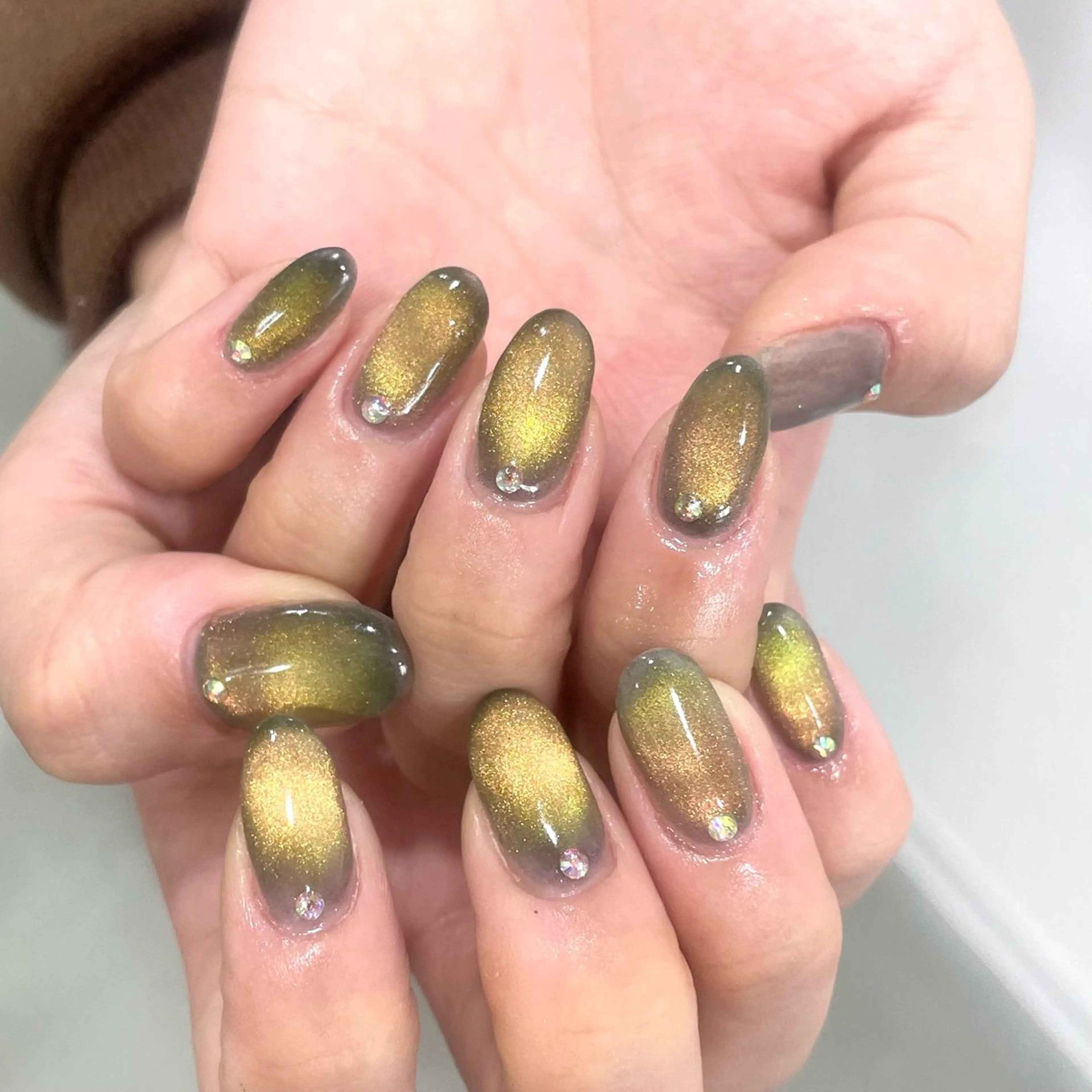 ネイル オーロラネイル グリーン マグネットネイル ハンドネイル 🤍One MISAKI🤍のネイルデザイン