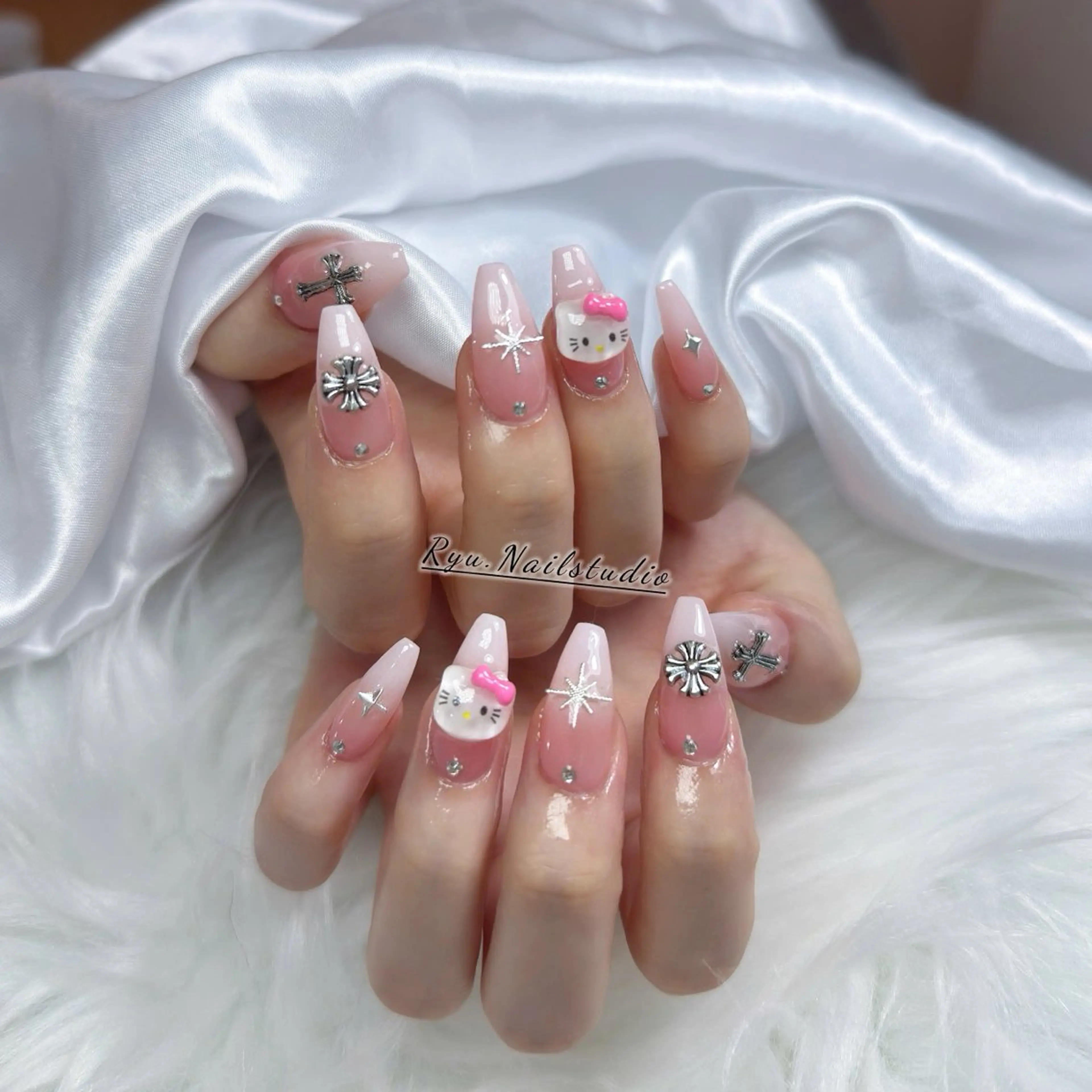 ネイル アートネイル フラワーネイル フレンチネイル ジェルネイル グラデーション ハンドネイル Ryunail所属・Ryu Nail NekoChanのネイルデザイン