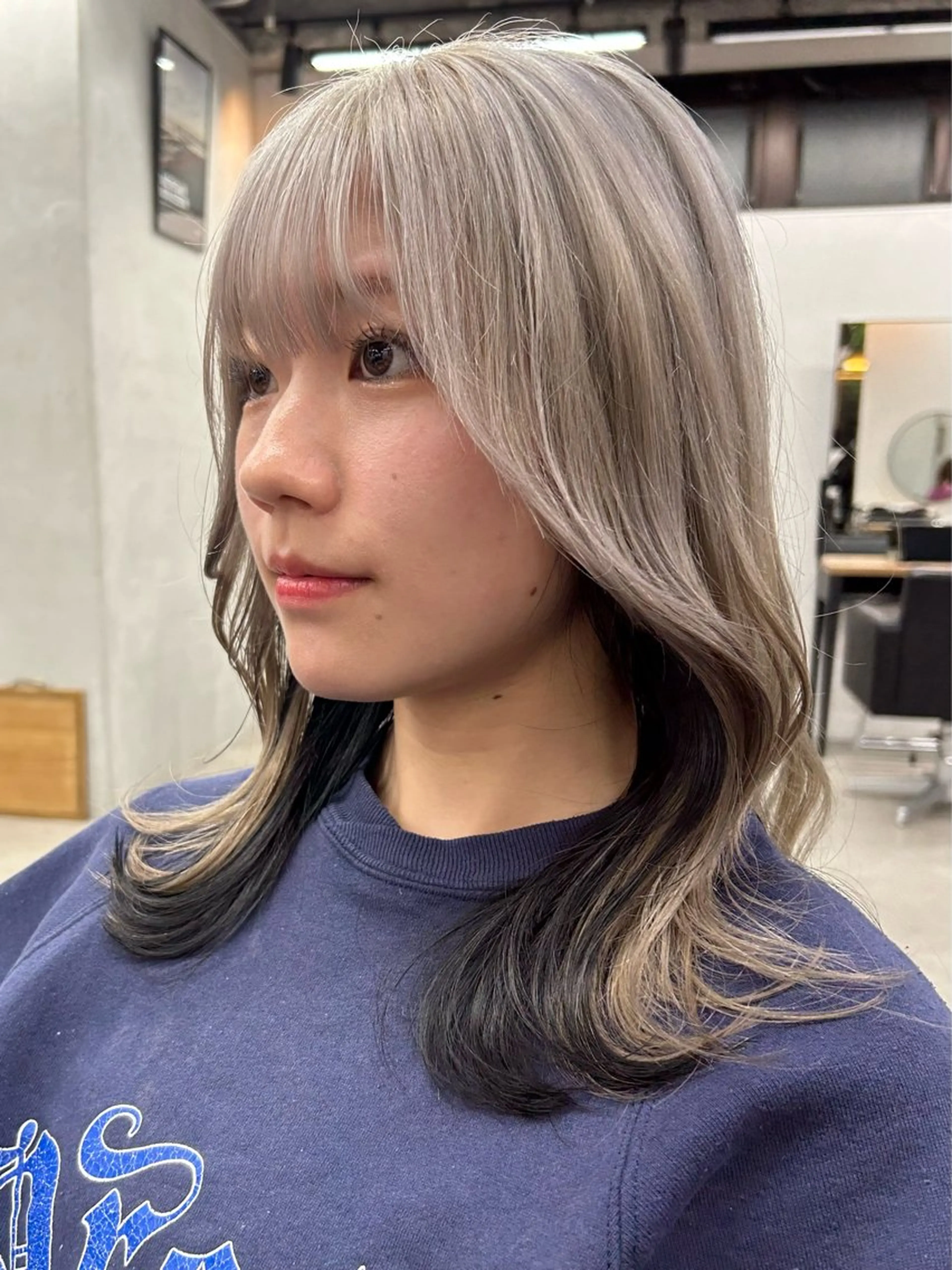 ミディアム カラー ブリーチ ケアブリーチ イヤリングカラー インナーカラー トリートメント RYOSUKE ハイトーンのヘアスタイル