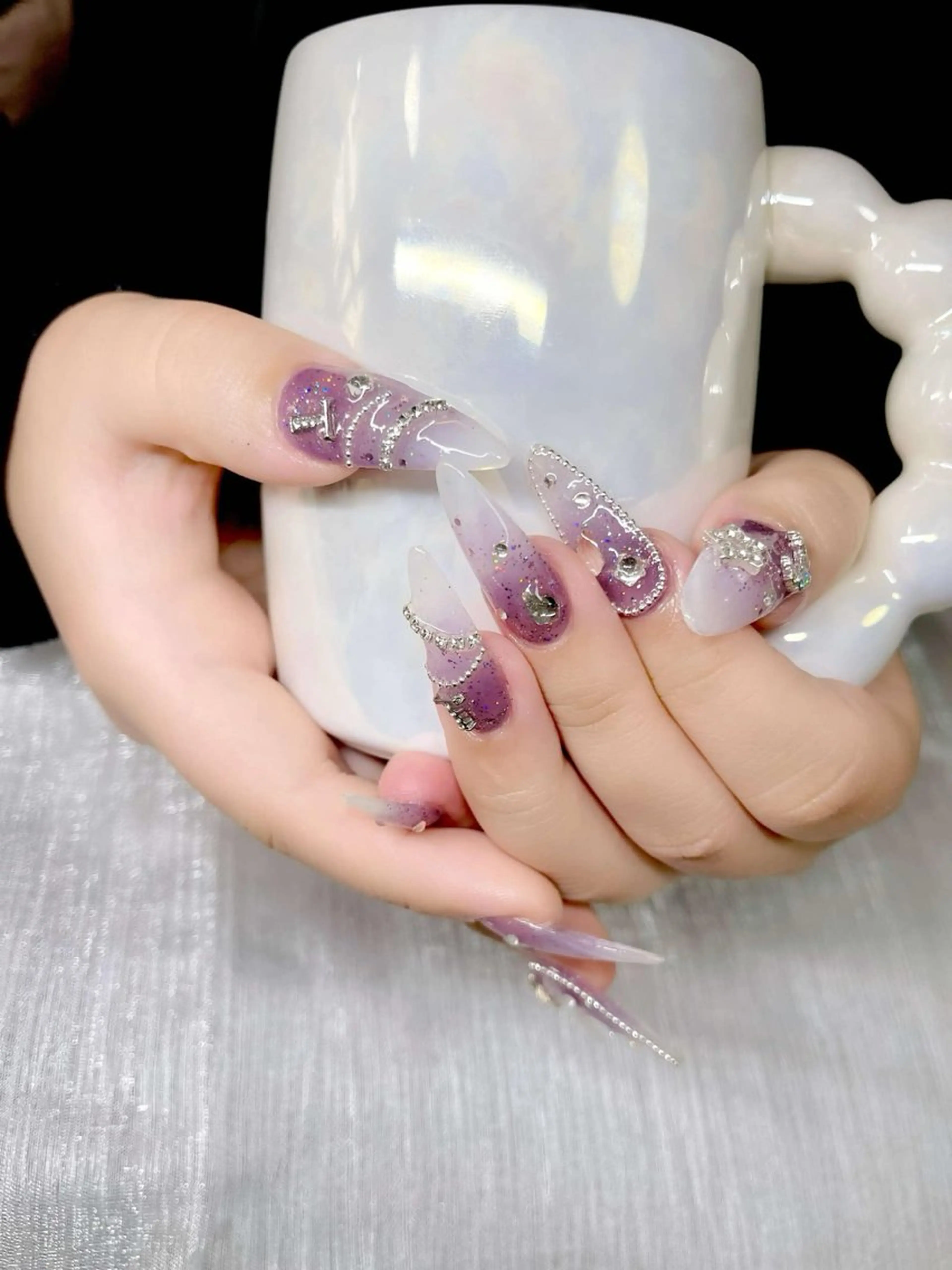 ネイル マグネットネイル ピンク ネイルチップ 冬ネイル クリスマス ハンドネイル Lee Nailsのネイルデザイン