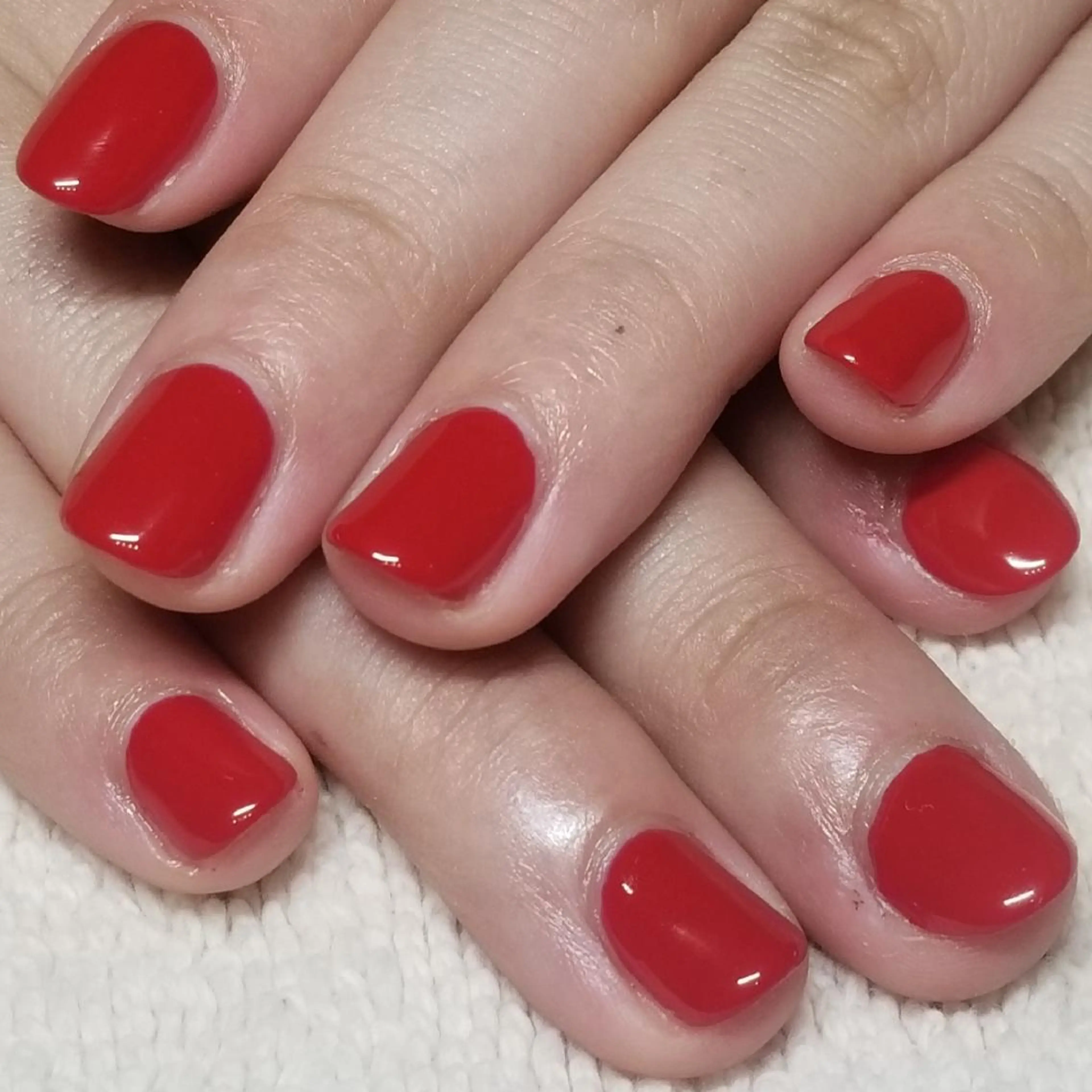 ネイル ワンカラーネイル 赤色 ショートネイル ハンドネイル よしだ ひろきのネイルデザイン