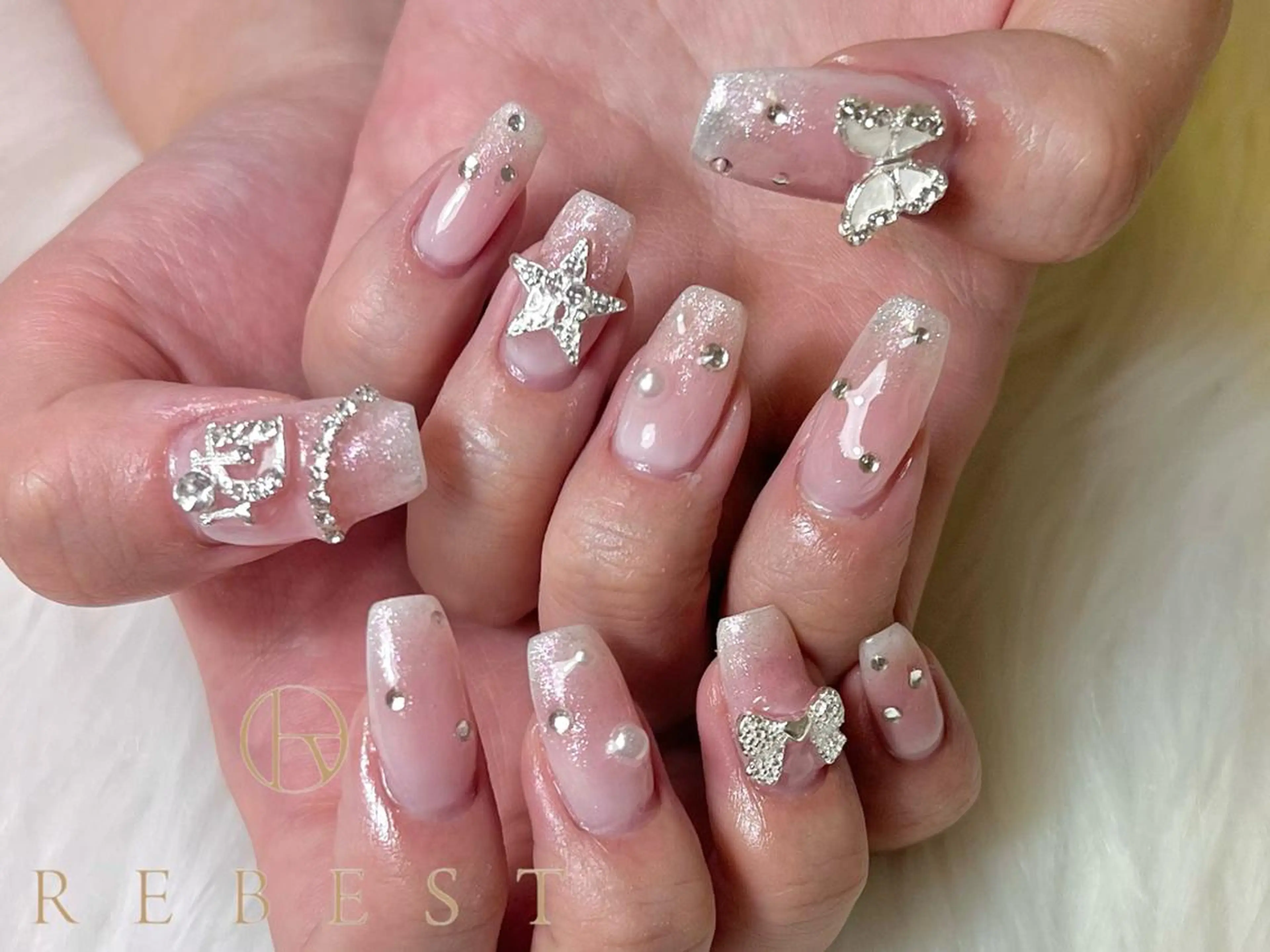 ネイル ❤️💛REBEST 付け放題Nailのネイルデザイン