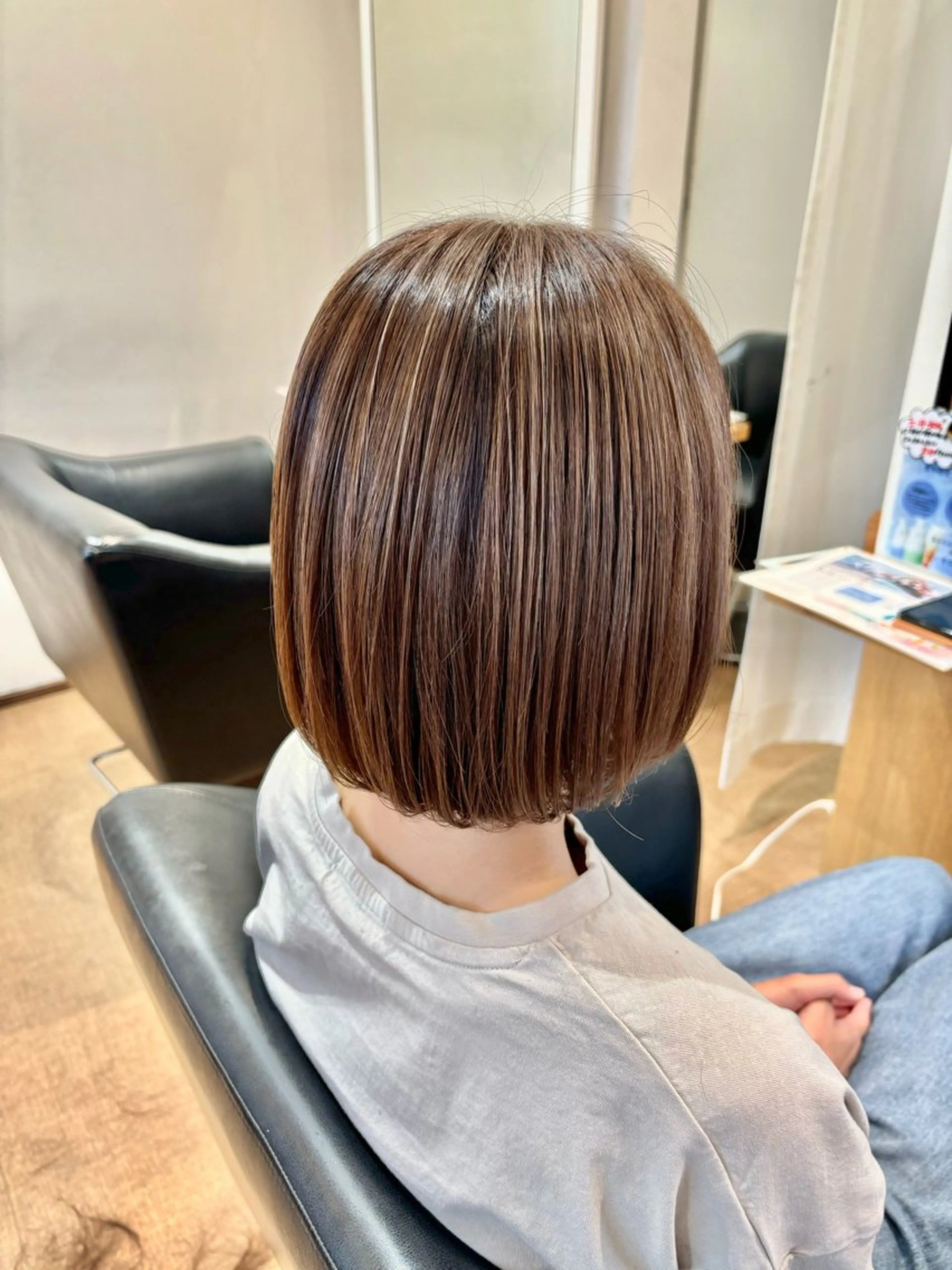 ショート カラー イヤリングカラー ハイライトカラー イルミナカラー ボブ ハイライト カット ヘアカラー 秋山知穂🌸縮毛矯正 ショートお任せ🌸のヘアスタイル