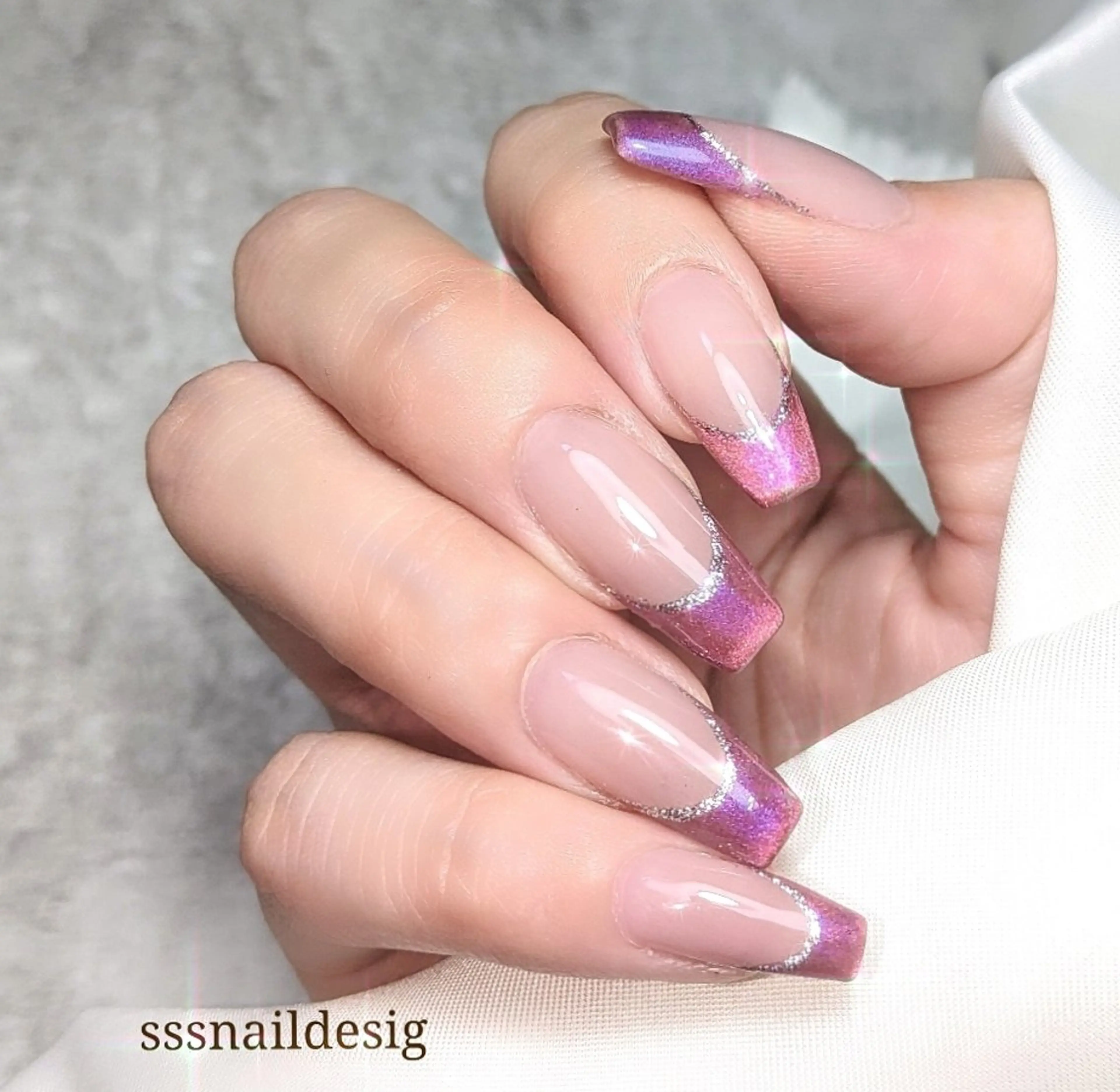 ネイル フレンチネイル マグネットネイル マグネットフレンチ 塩見 聖子のネイルデザイン