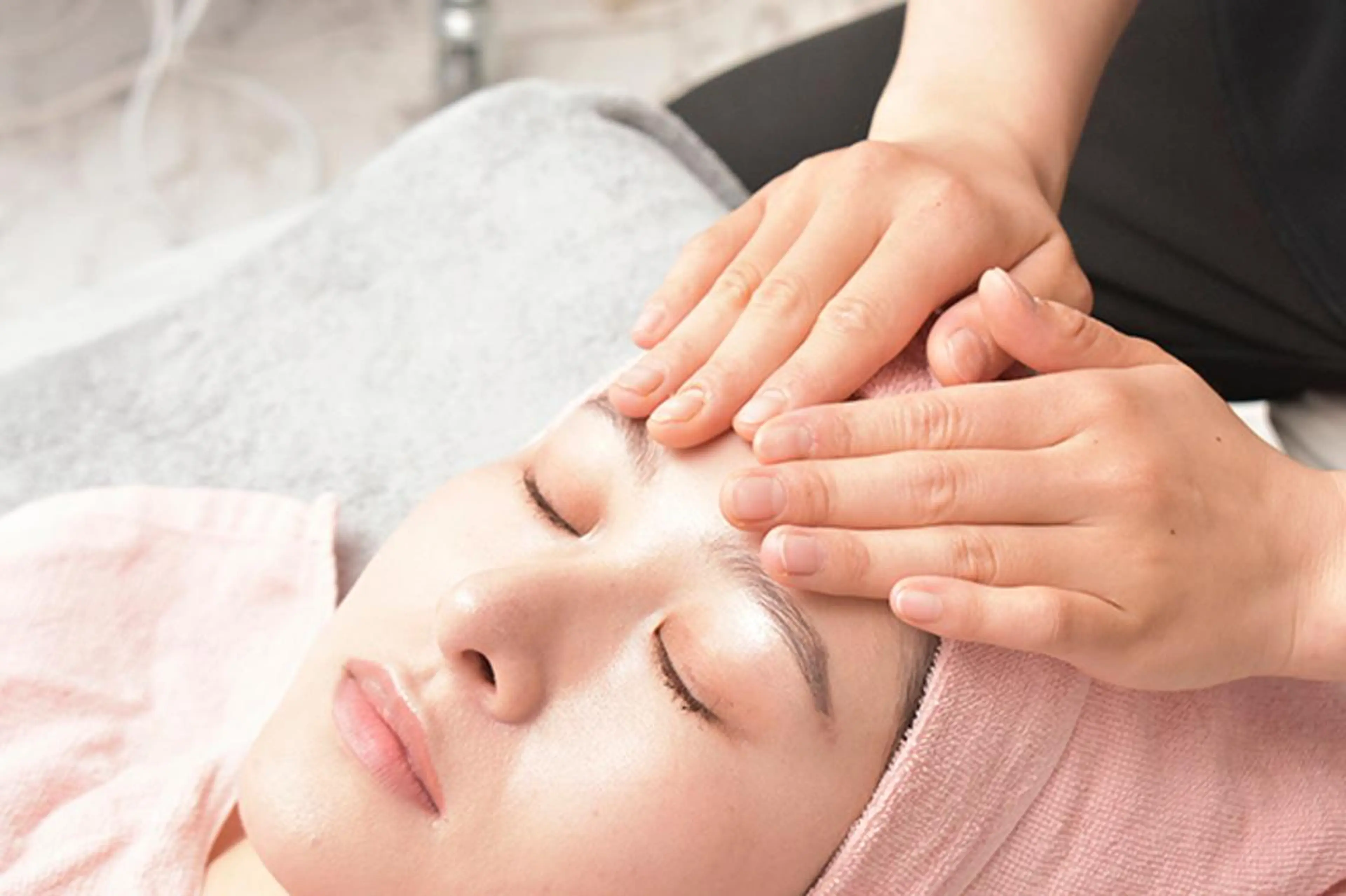 🪡ニードルピーリング🪡ニードル×ビタミンA 肌代謝を促進　ハリ/シワ/ニキビ跡/開き毛穴/くすみでお悩みの方に！の写真