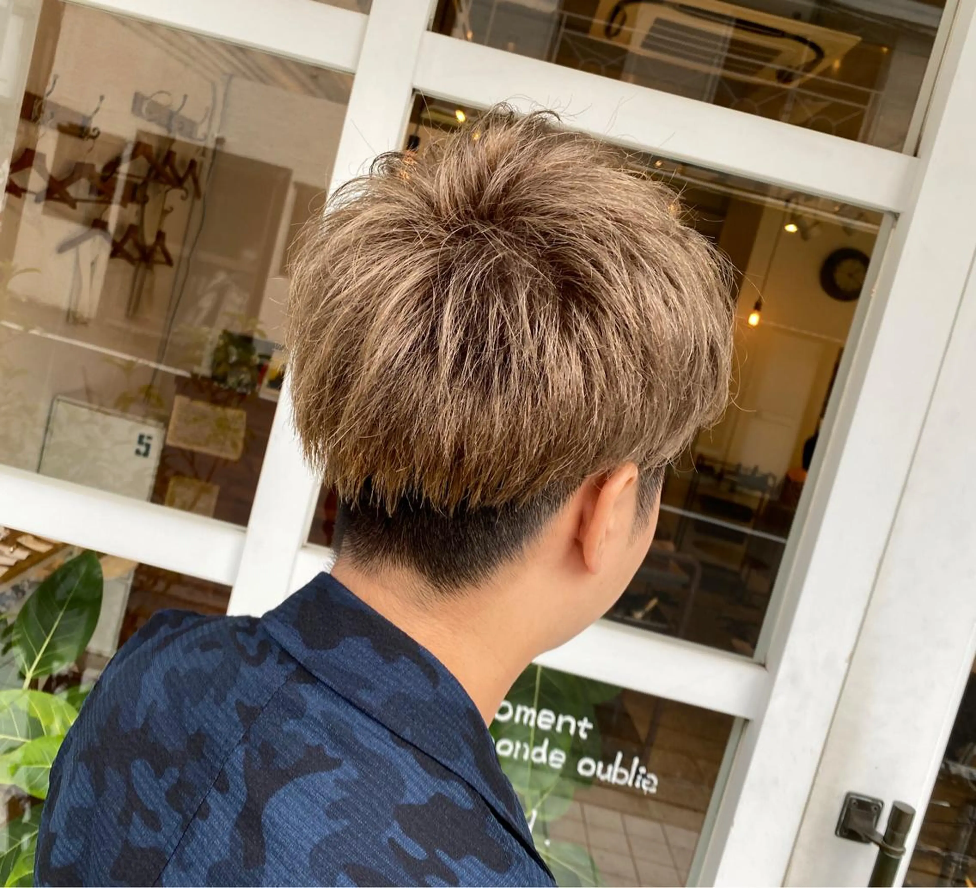 カラー メンズ メンズブリーチ ベージュカラー ブリーチ ミルクティーベージュ わかばやし ゆうこのヘアスタイル