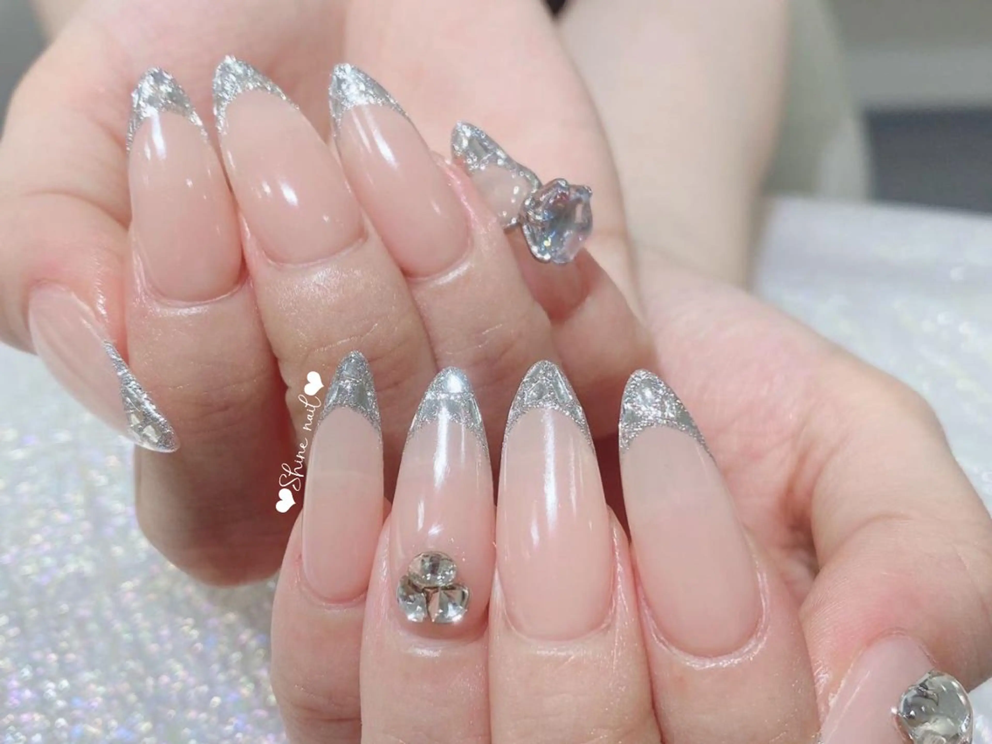 ネイル 〜Shine Nail〜【サイナネイル】パラジェル／ 長さだし／持ち込み／ワンホン／フィルイン所属・shine 🎀 長さだし&デザインのネイルデザイン