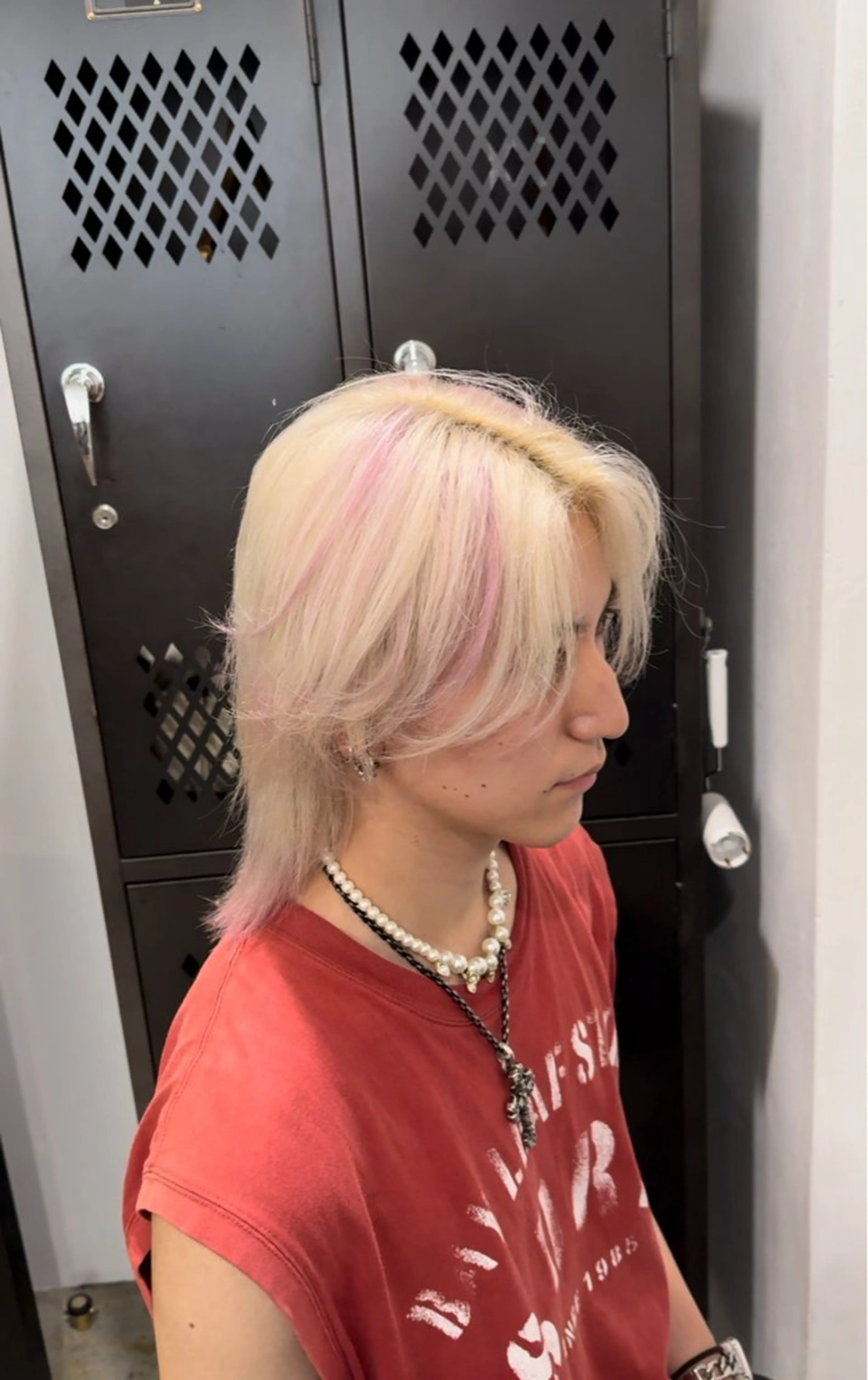 カラー メンズ メンズハイトーン ブロンド ハイトーンカラー ピンクカラー ホワイトブロンド ヘアカラー ハイトーン/デザイン カラー／悠斗のヘアスタイル