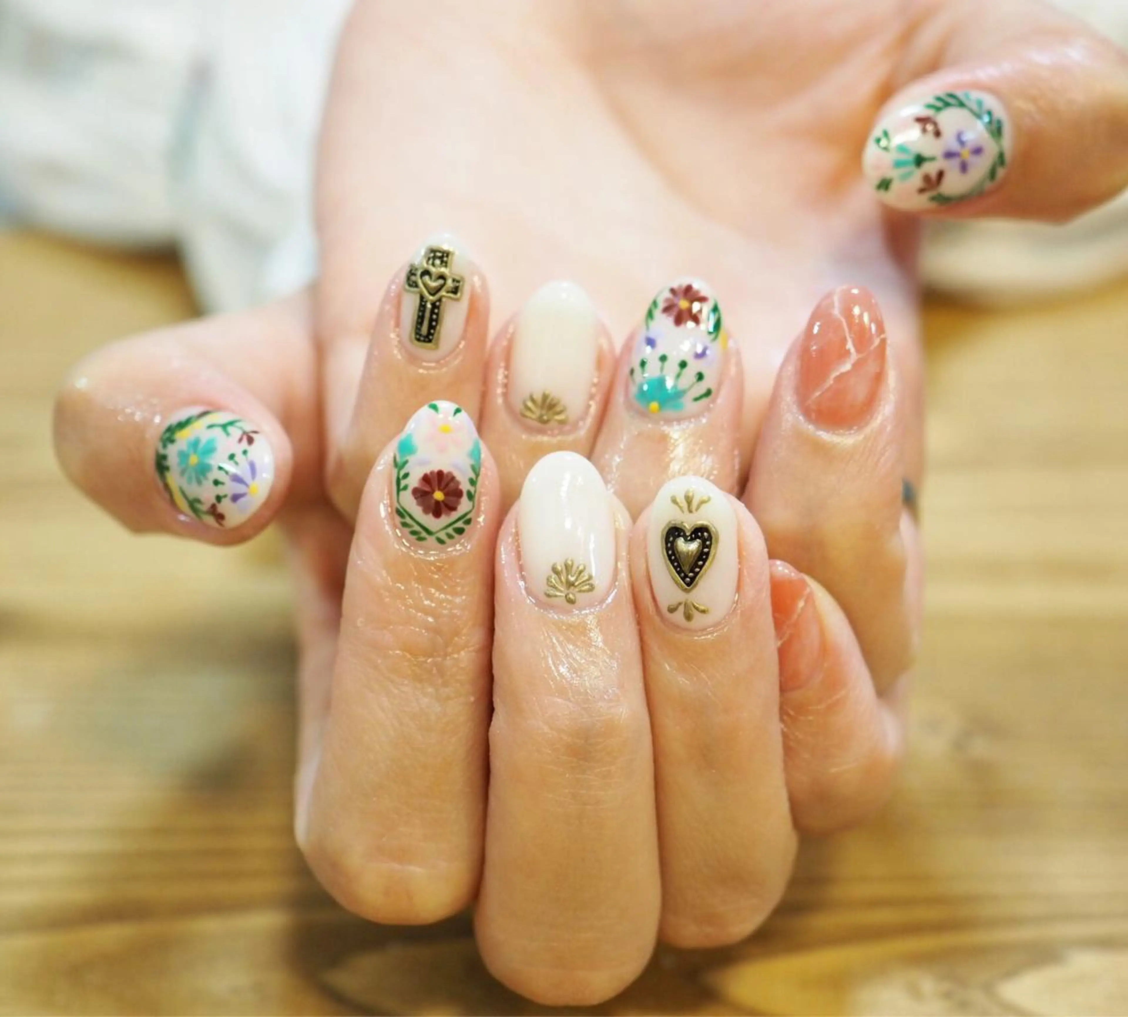 ネイル ”salon" そりまちゆうこのネイルデザイン