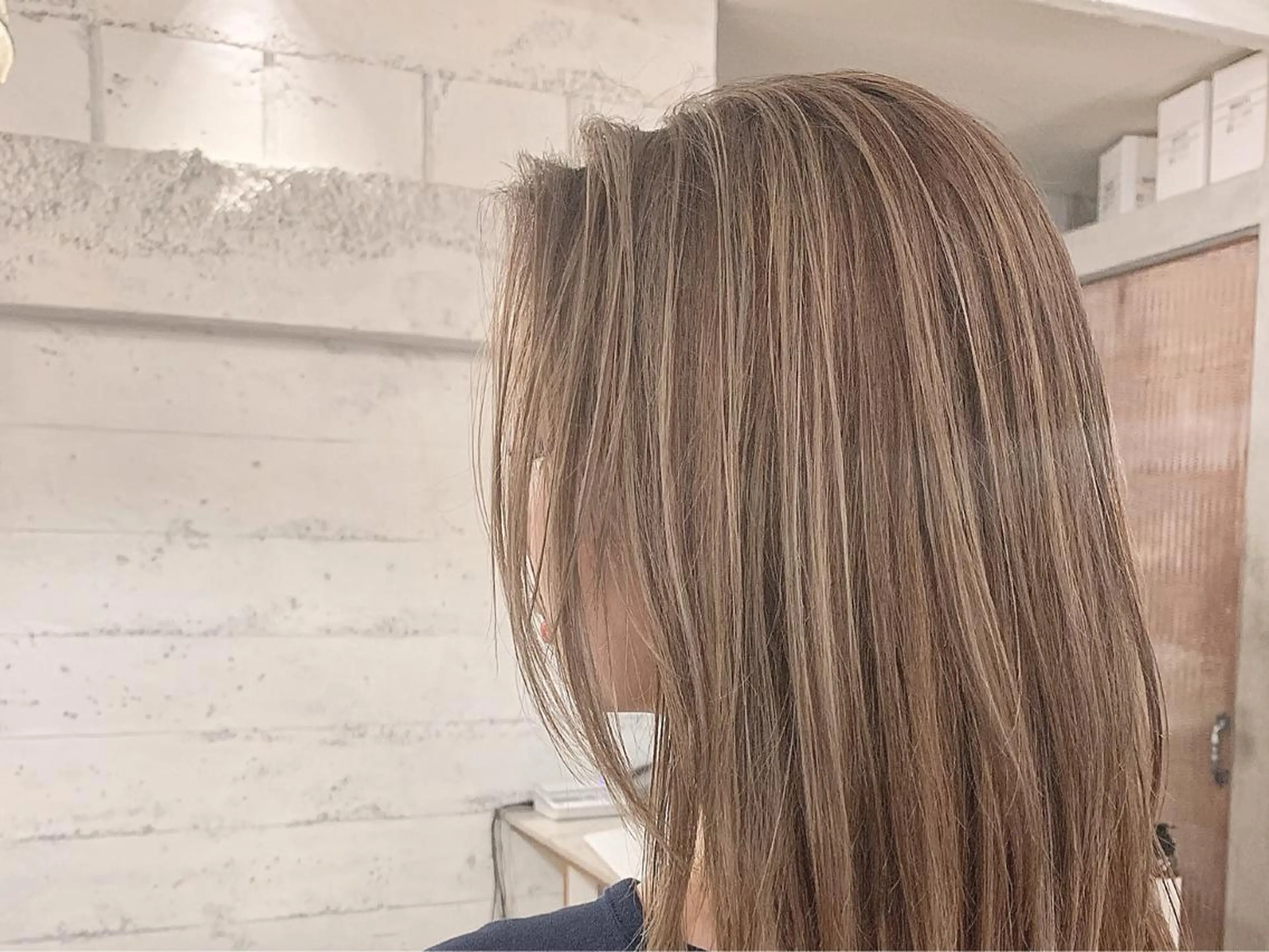 ミディアム カラー ブロンド ハイライトカラー ハイライト EMANON天神所属・Hitomi Ezakiのヘアスタイル