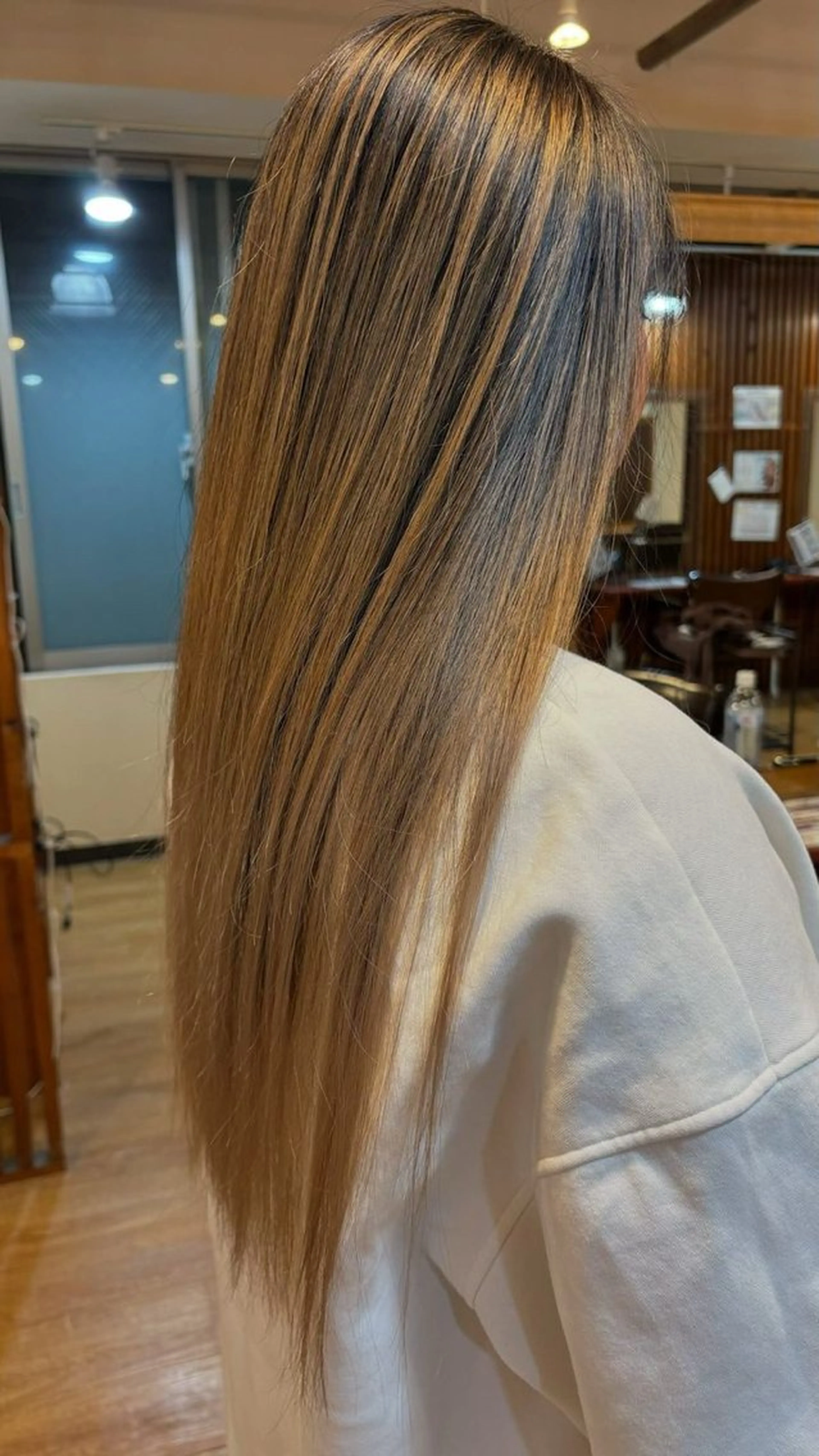 ロング カラー バレイヤージュ レイヤーカット VIST by REVO所属・海外ヘア／ ハイトーン／竹井俊介のヘアスタイル