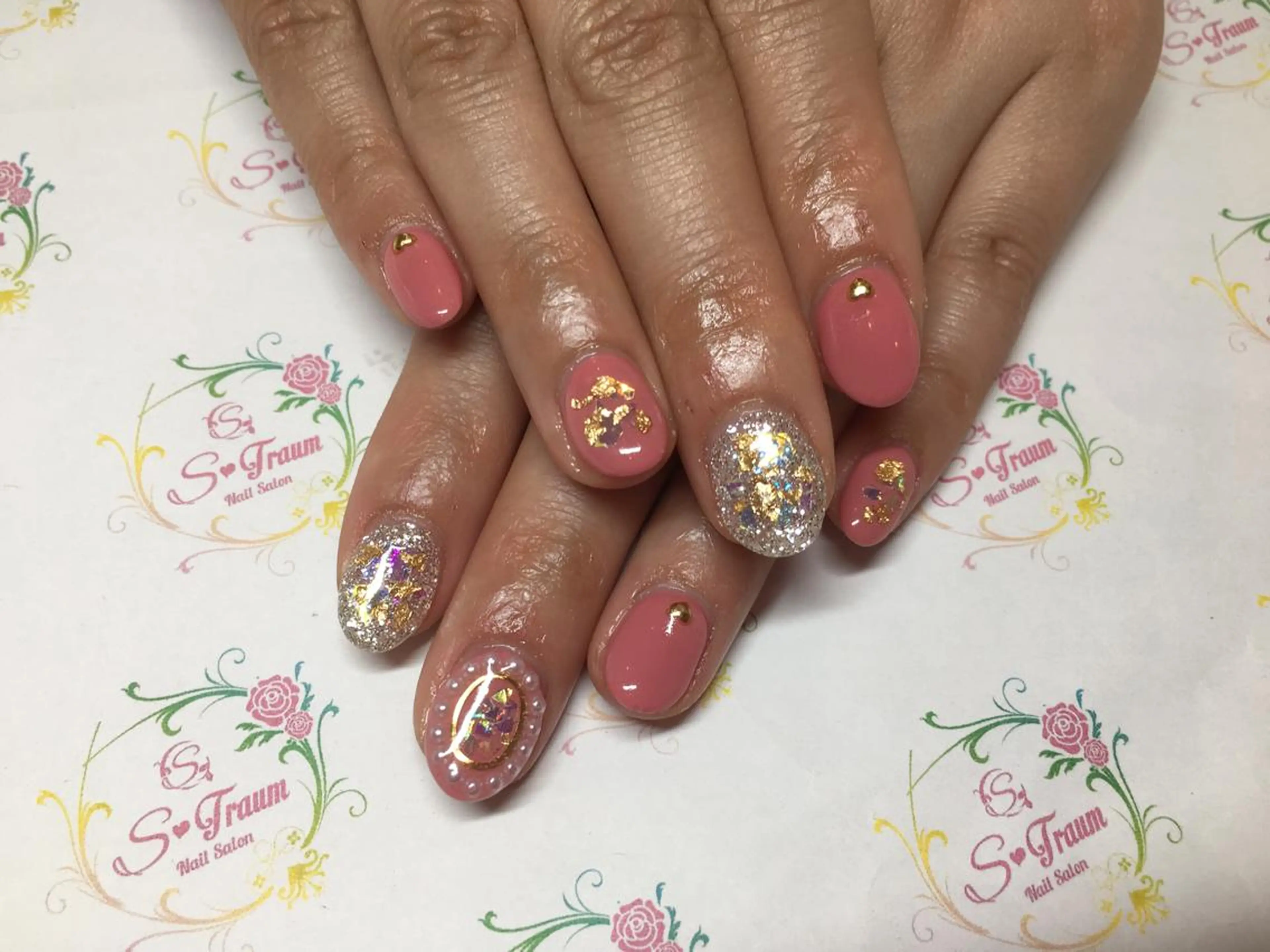 ネイル アートネイル ホログラムネイル ストーンネイル Nail Salon S-Traum所属・Nail Salon S-Traumのネイルデザイン