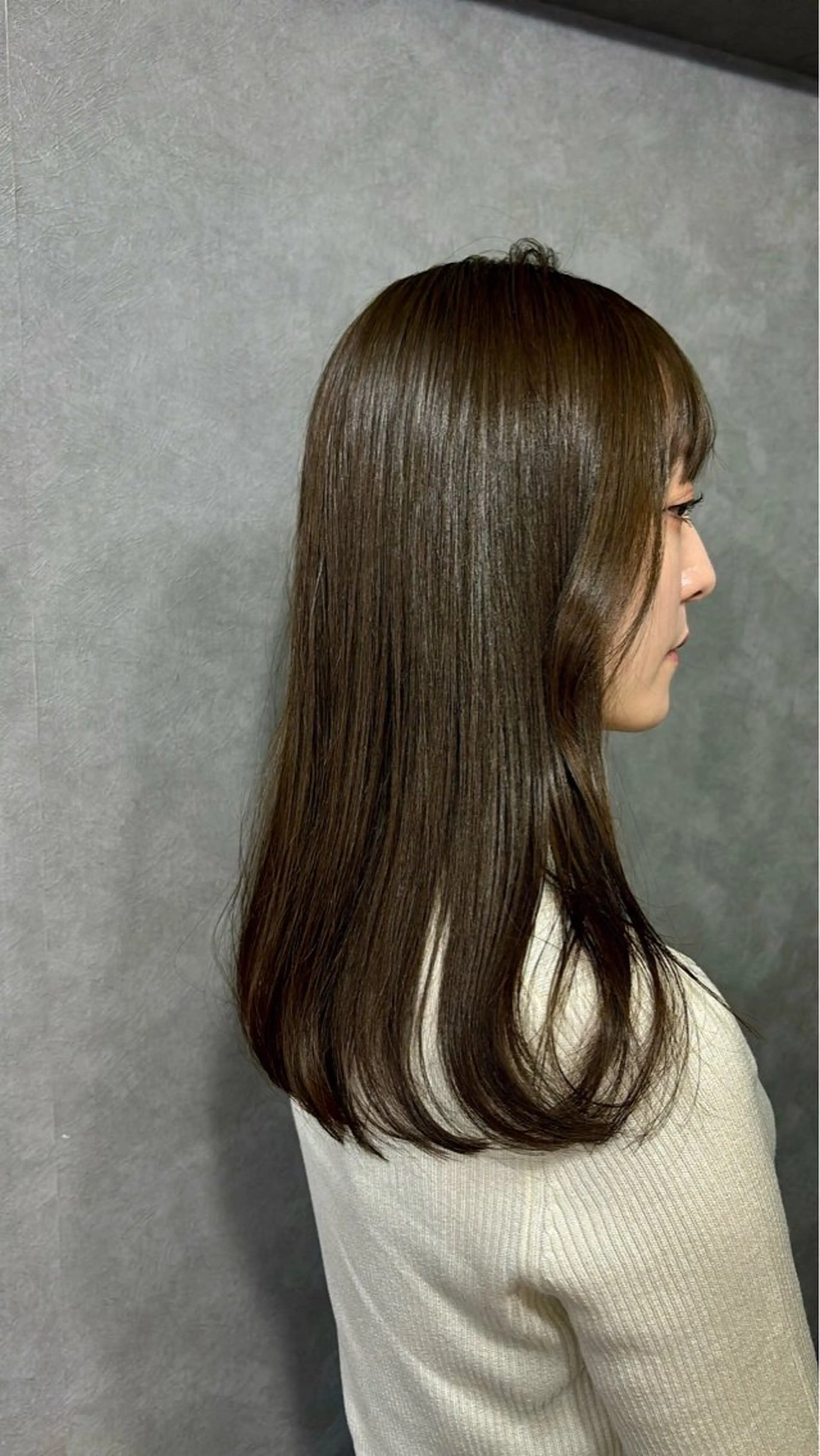 セミロング カラー オリーブカラー ヘアカラー トリートメント chouette シュエットのヘアスタイル