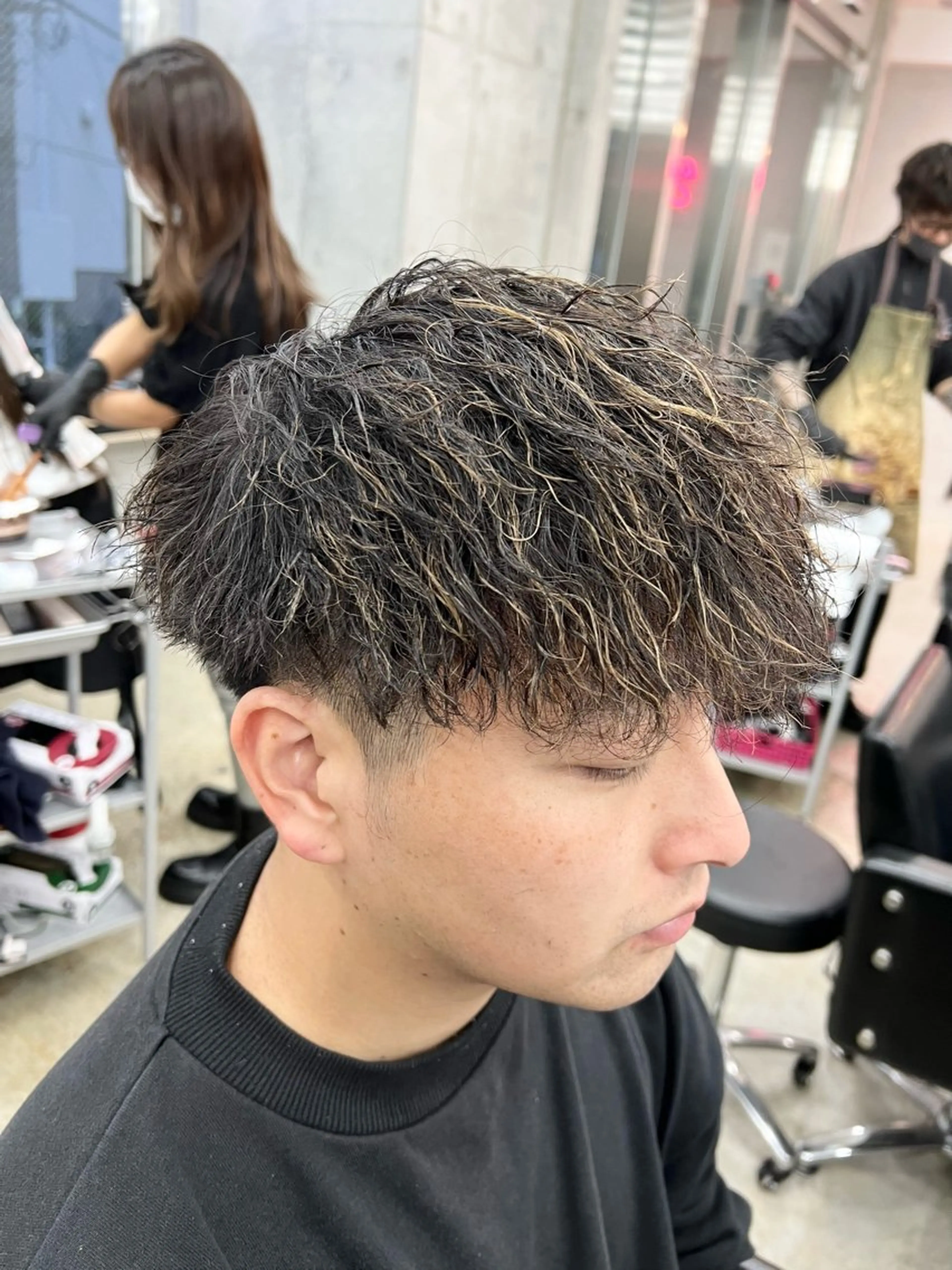 メンズ　カット+🌈ハイライト(メッシュ)カラー🌈+トリートメント　激安¥11000  土日祝日料金＋1100円の写真