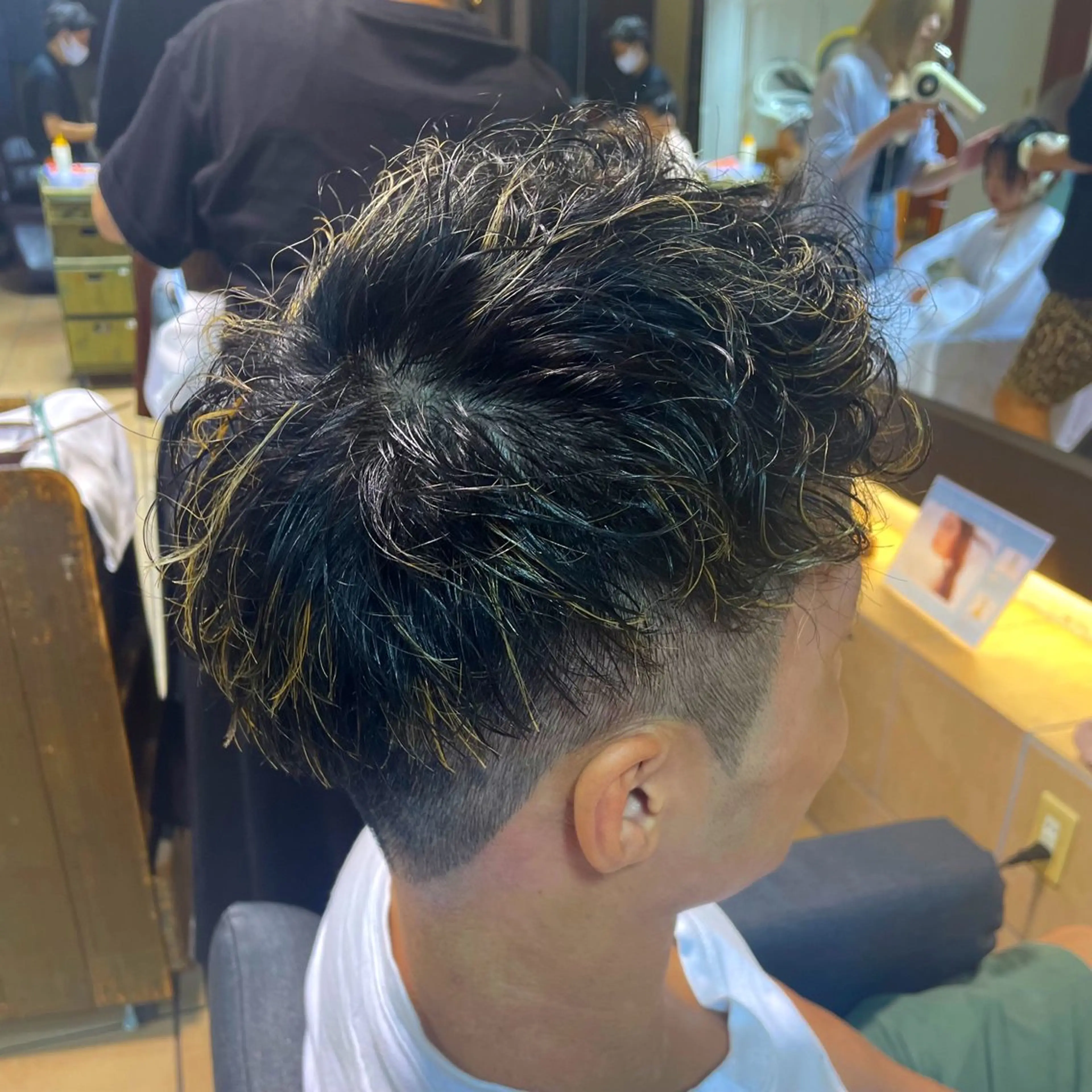 ショート カラー パーマ メンズ メンズハイライト ハイライトカラー ハイライト カット ヘアカラー パーマ すげ さやかのヘアスタイル