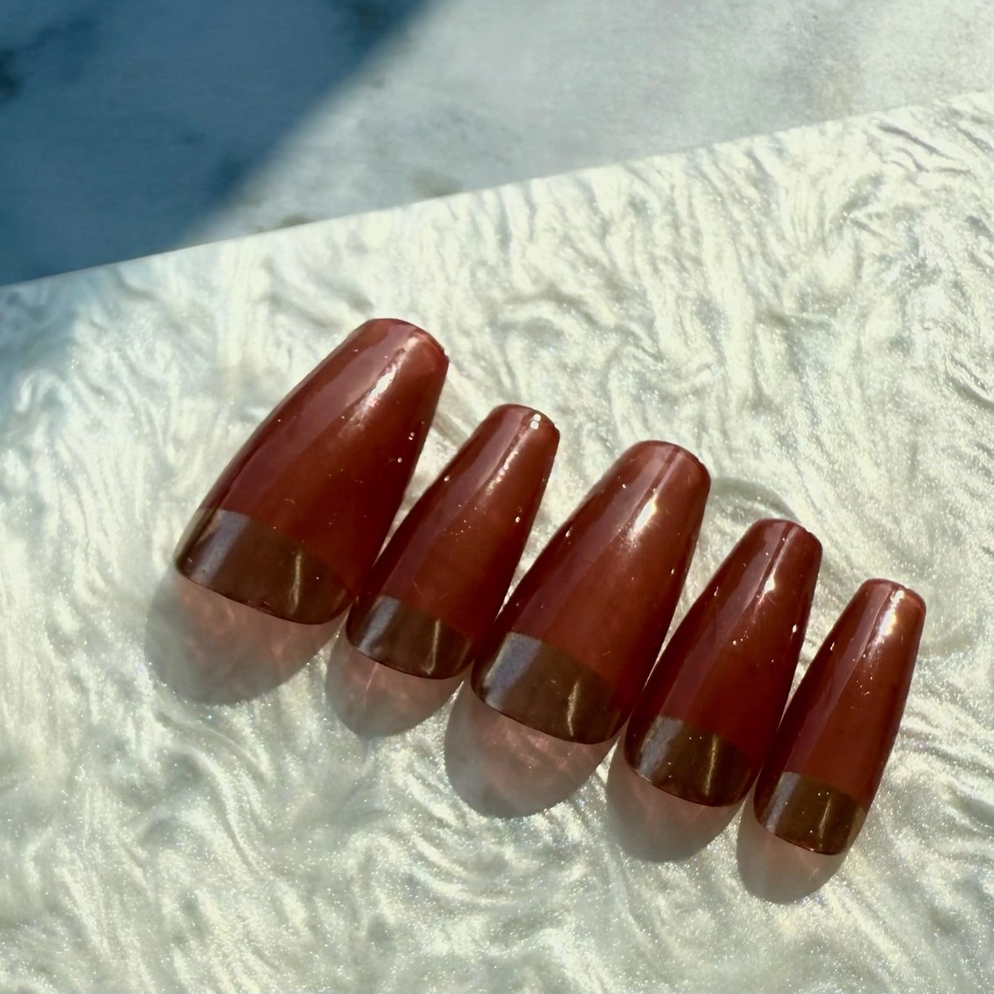 ネイル ボルドー ブラウン フレンチネイル ミラーネイル オフィスネイル ハンドネイル Amie NAILのネイルデザイン