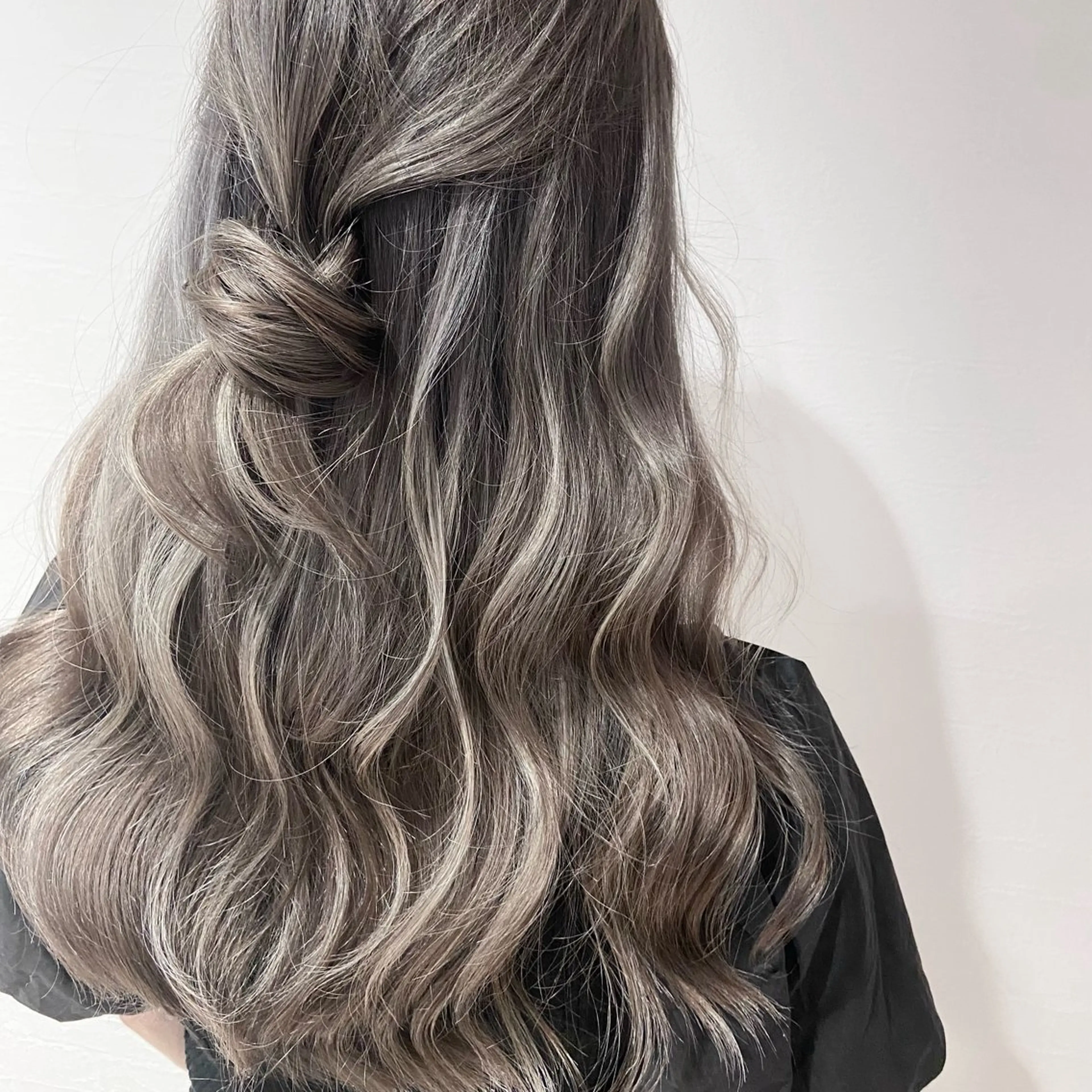 セミロング 韓国風カラー ボブ 顔周りカット ハイライト 髪質改善 カット ヘアカラー 髪質改善 カラー専門店のヘアスタイル