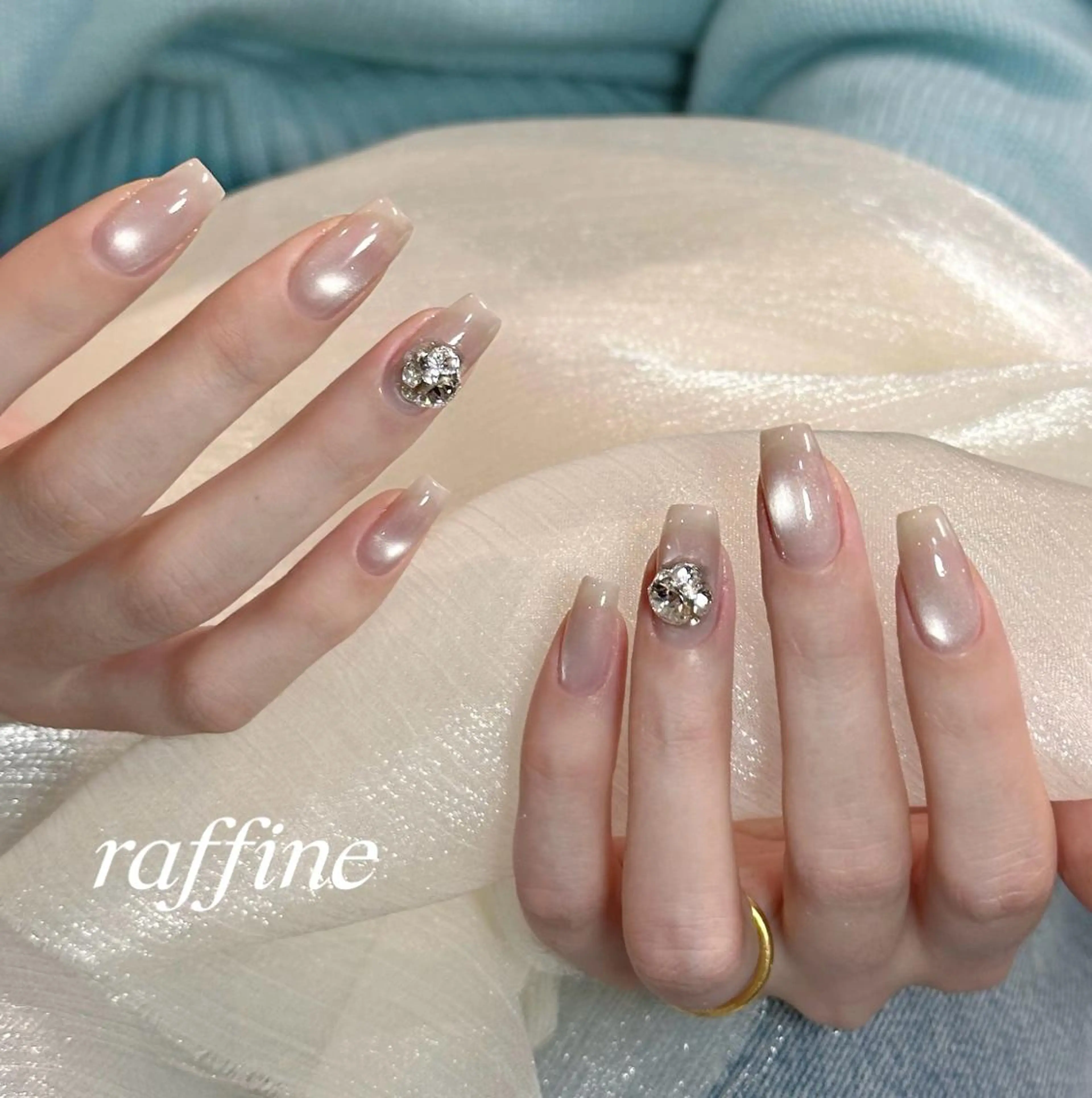 ネイル ハンドネイル RAFFINE 月🦋🩵のネイルデザイン