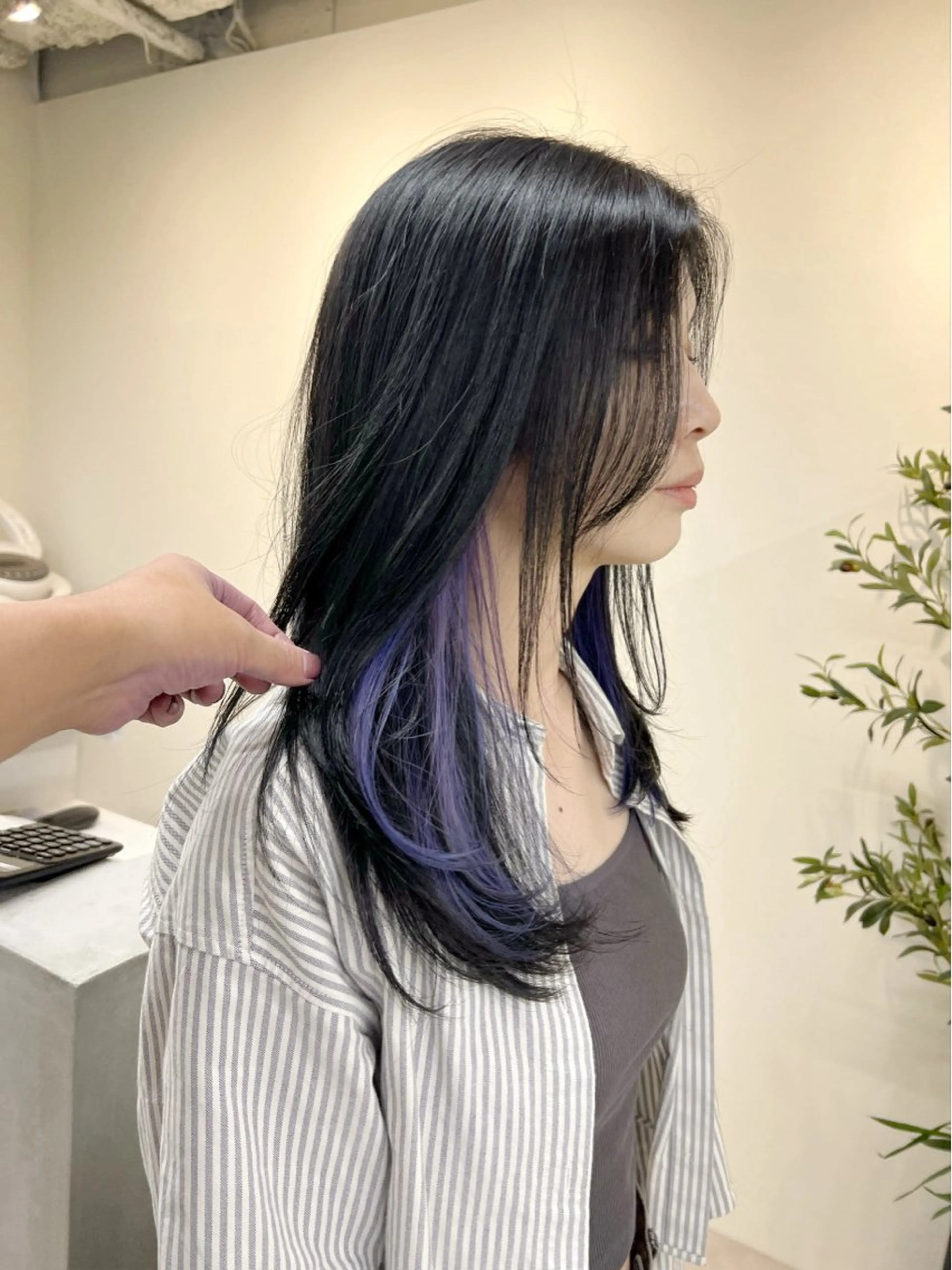 セミロング カラー インナーカラー ラベンダーカラー レイヤーカット メンズ レイヤー ウルフ 弓木啓輔のヘアスタイル