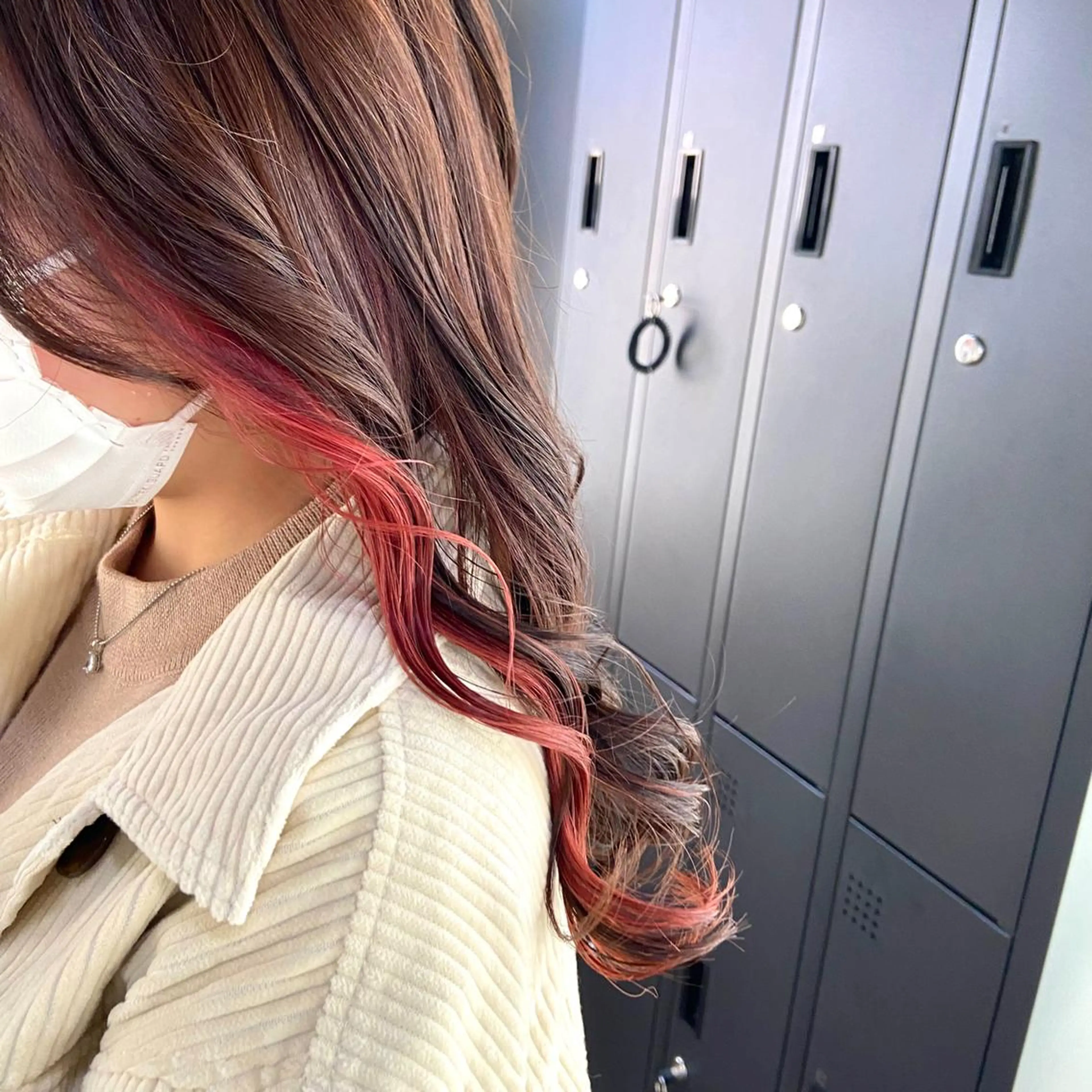 ロング カラー ヘアアレンジ イヤリングカラー ピンクカラー TIDEHAIR SHIHOのヘアスタイル