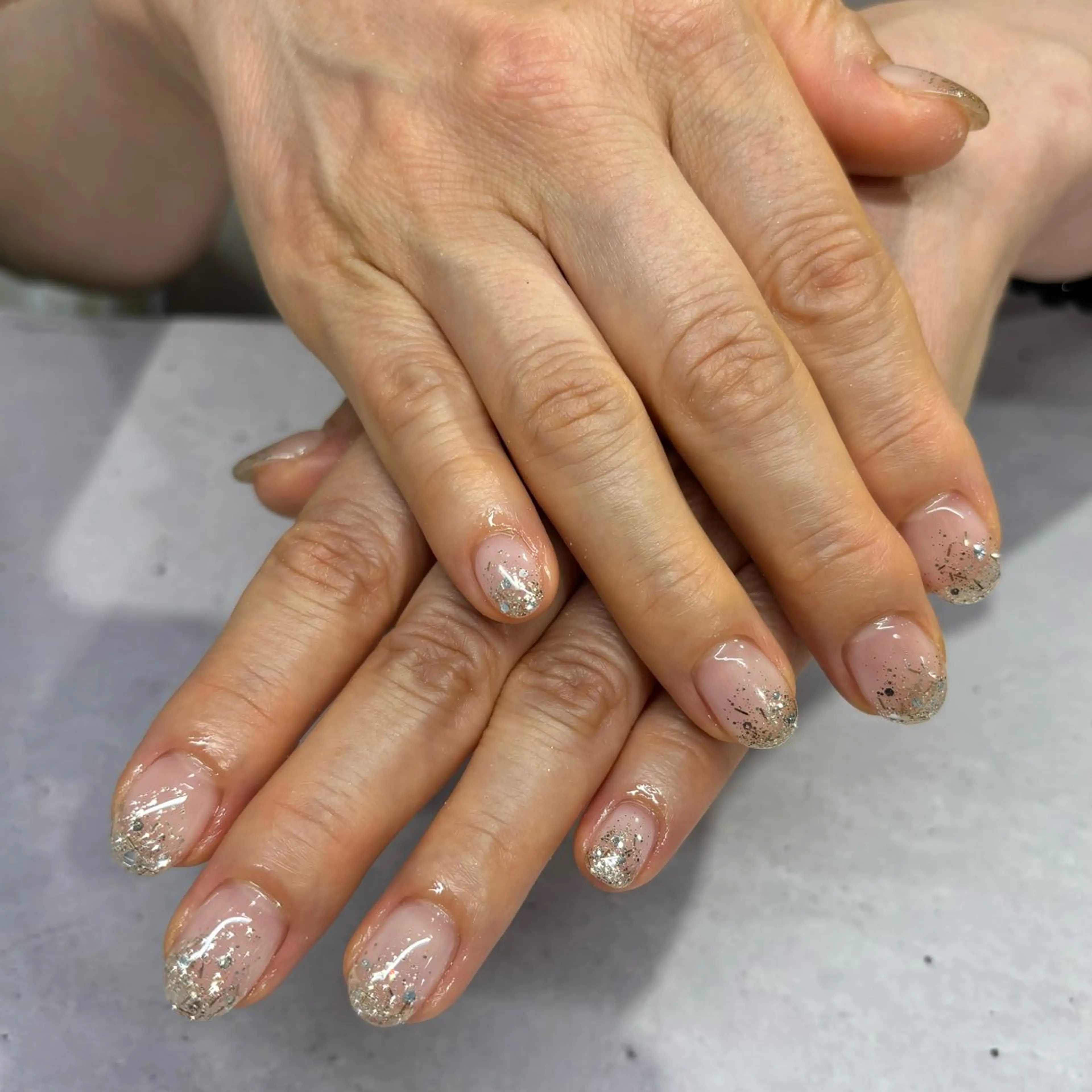 ネイル ゴールド ラメ(グリッター) ラメグラデーション ハンドネイル 荒巻 めいのネイルデザイン