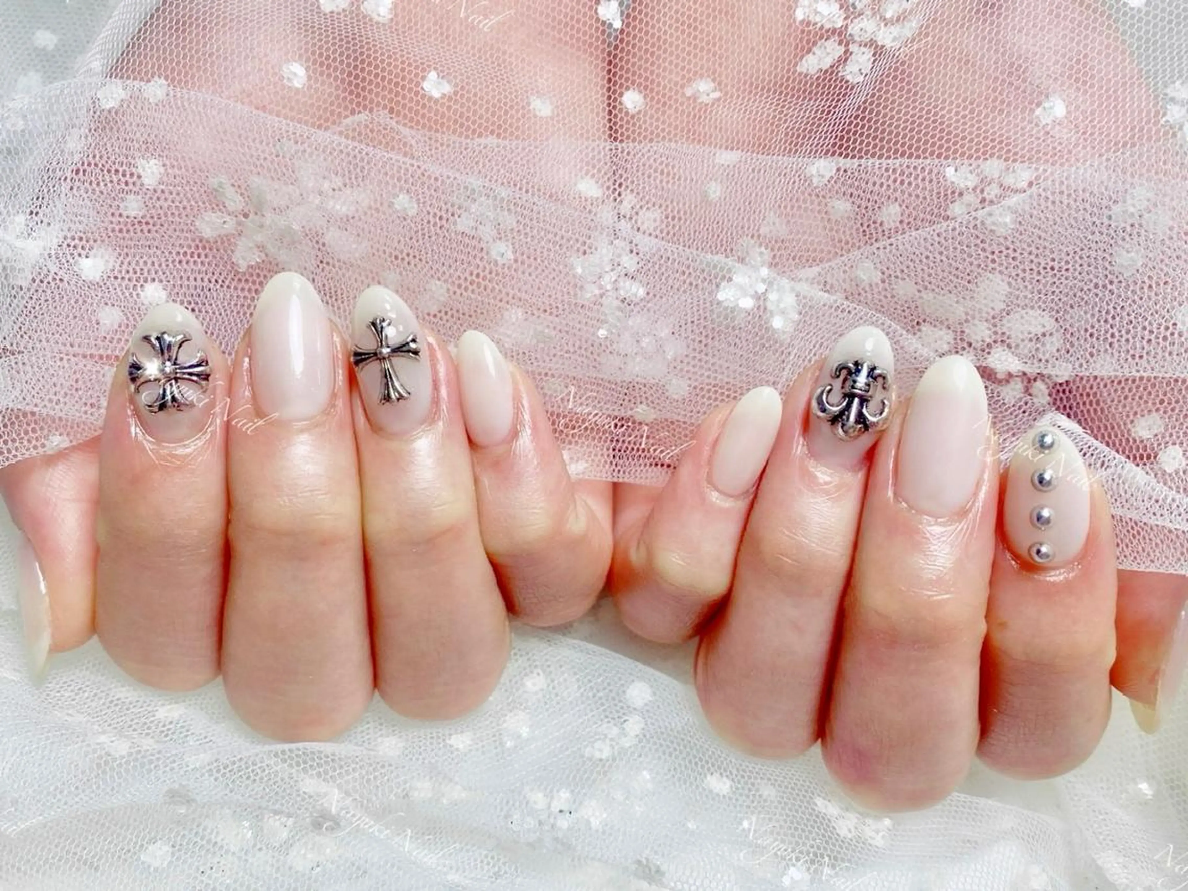 ネイル 🦋 Queenieのネイルデザイン