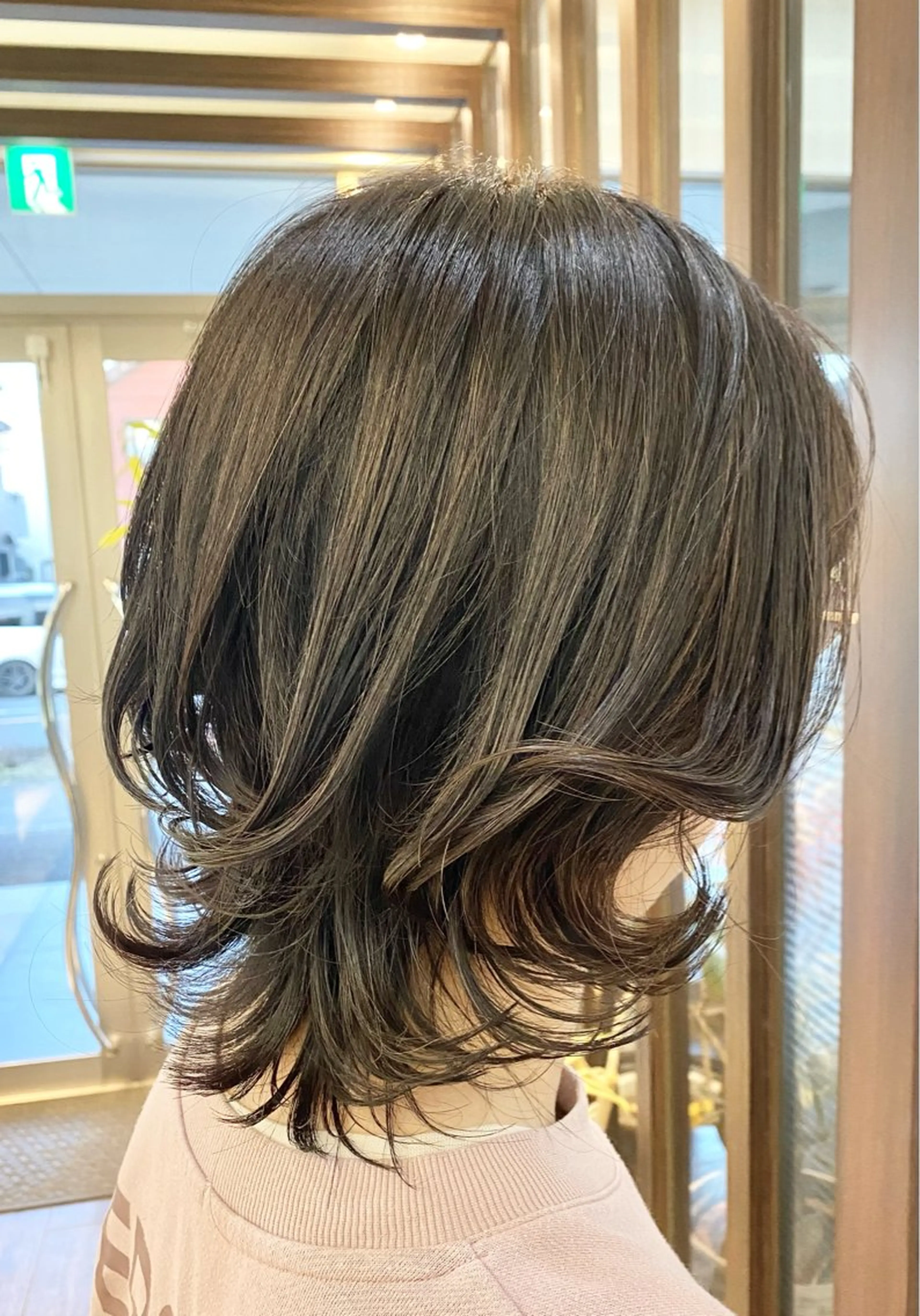 ミディアム 鈴木 千恵子のヘアスタイル