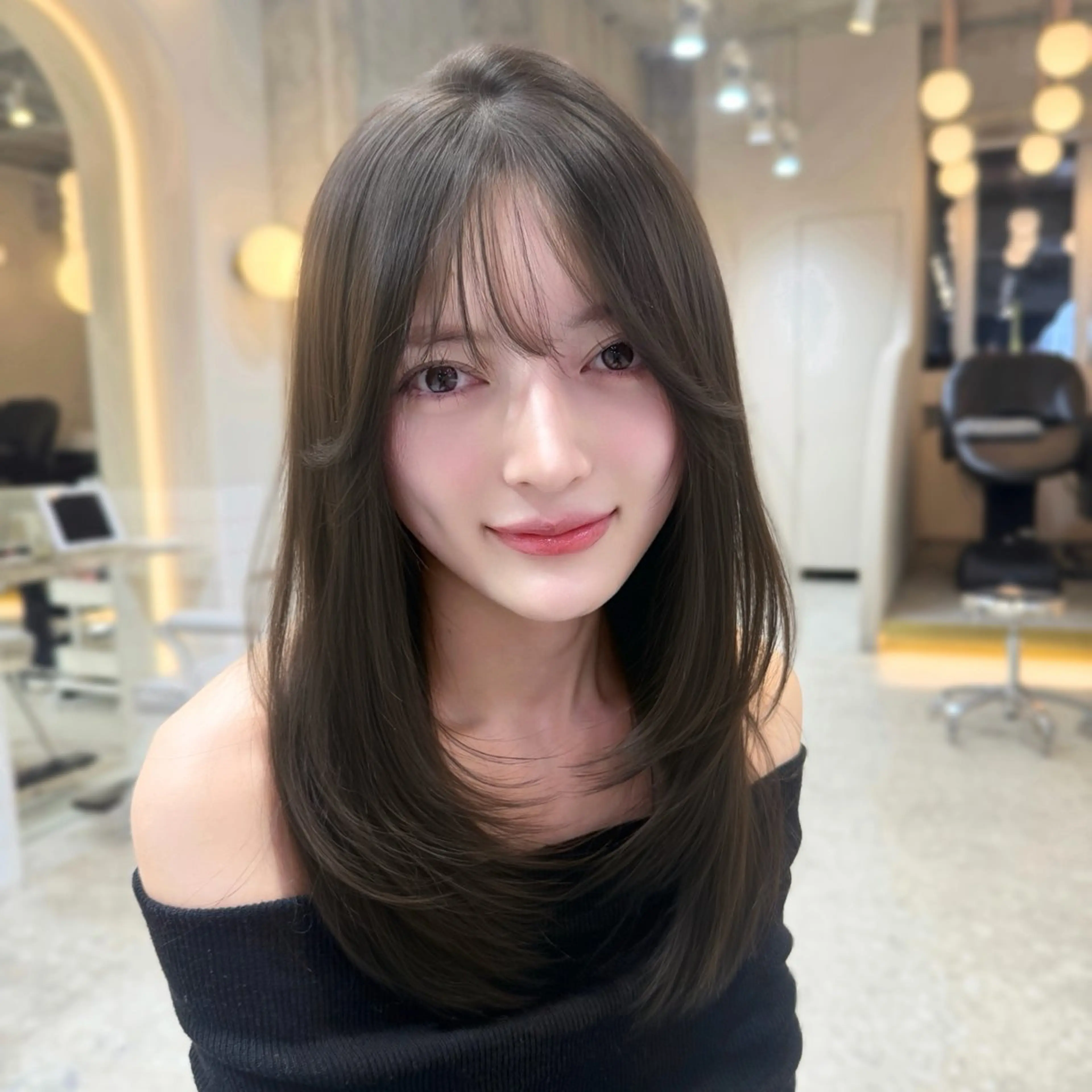 ミディアム カラー グレージュ オリーブグレージュ オリーブグレー レイヤーカット カット ヘアカラー トリートメント ヘアセット 新宿/韓国レイヤー 髪質改善カラー/角所のヘアスタイル