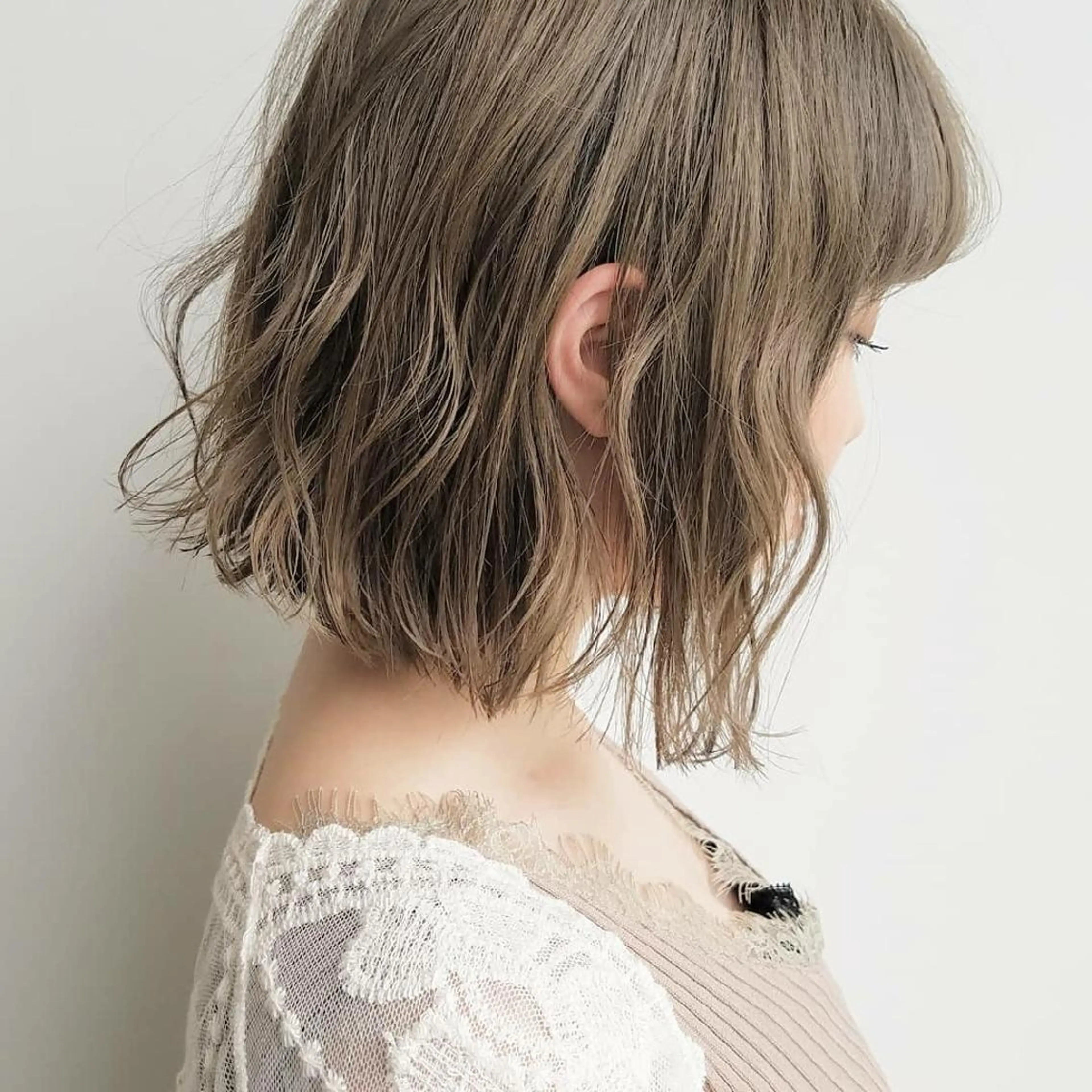 ショート カラー パーマ ヘアアレンジ 切りっぱなしボブ ボブ iplus✴ まつげ、眉毛、耳つぼのマツエク・マツパデザイン