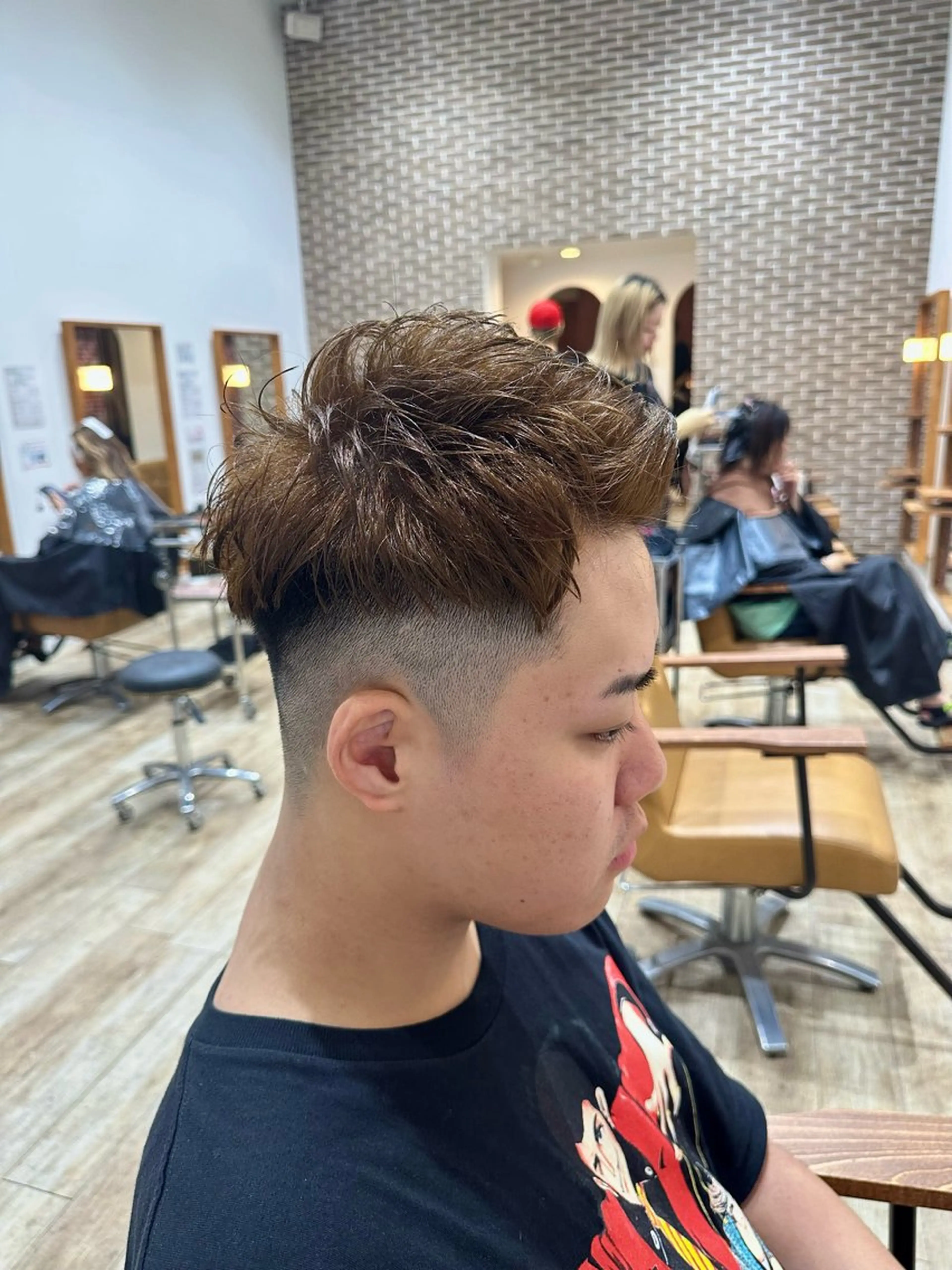 ショート カラー メンズ メンズブリーチ センターパート フェードカット メンズハイライト カルマパーマ peakshair所属・髪質改善/メンズパ ーマ𝒀𝑼𝑻𝑶のヘアスタイル