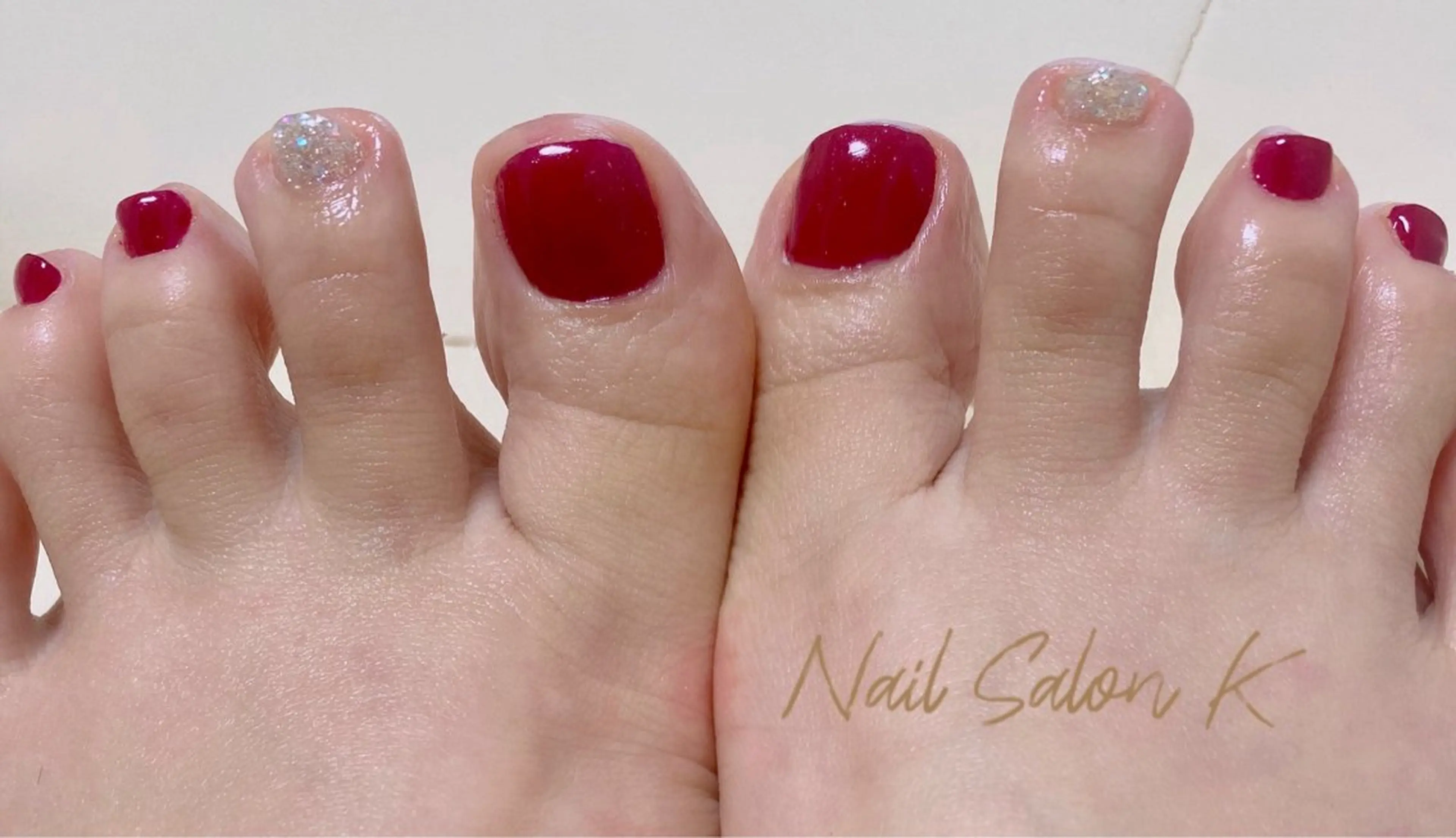 ネイル フットネイル ラメ(グリッター) 赤色 フットネイル Nail Salon K 🧸美爪育成のネイルデザイン