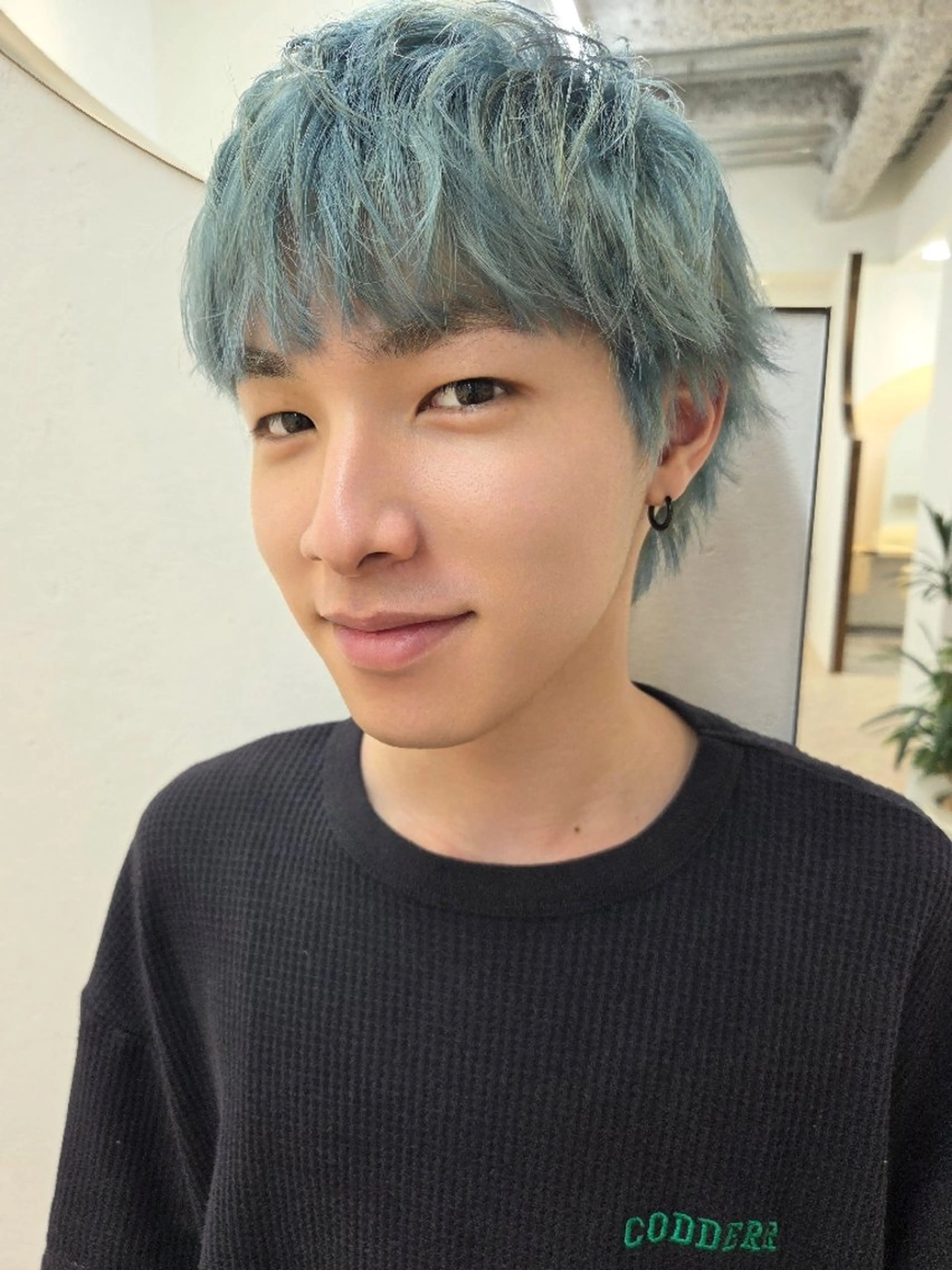 メンズ カラー ブルーカラー 透明感カラー メンズ ヘアメイク  ハイトーン キャロのヘアスタイル