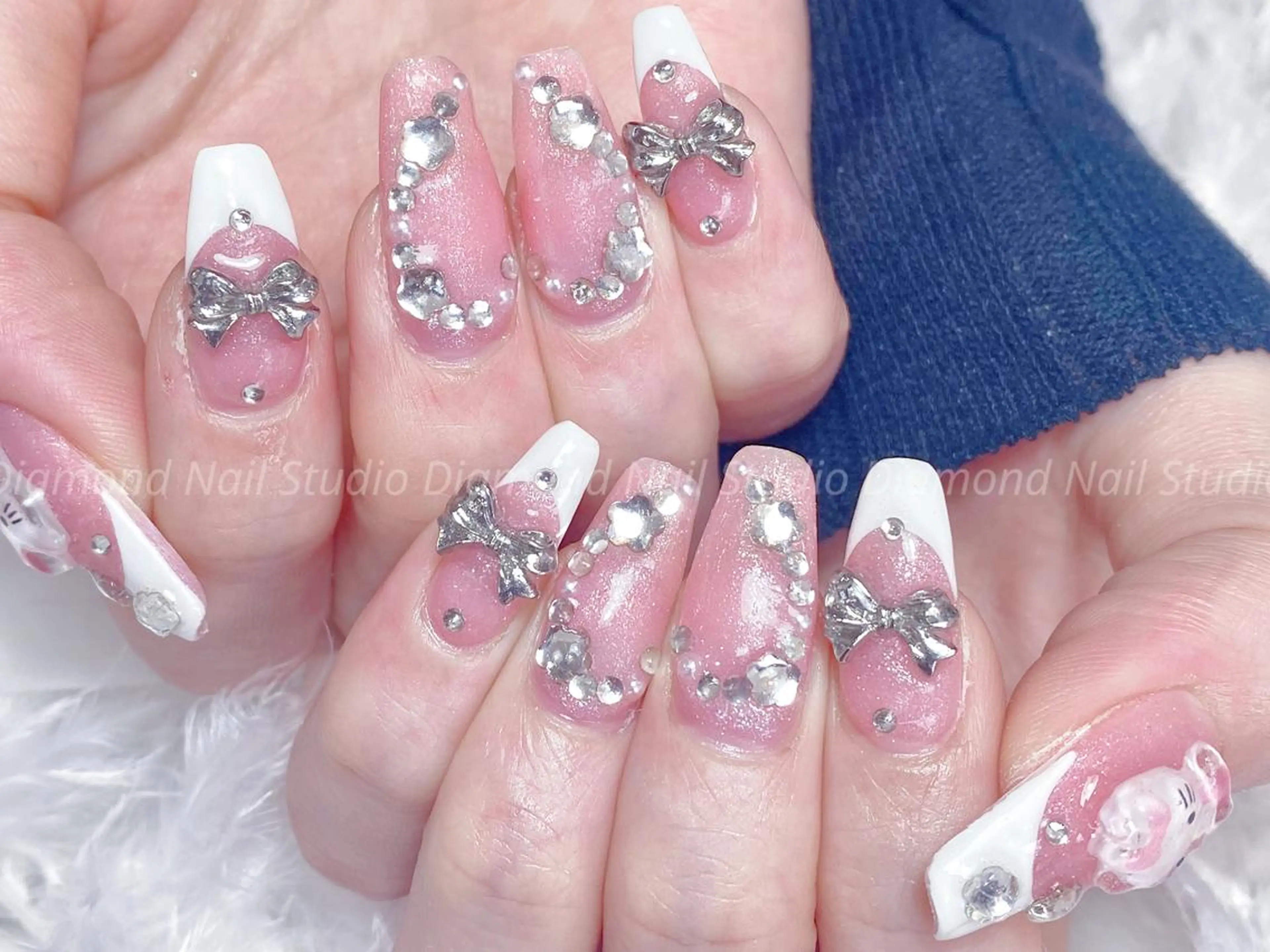 ネイル アートネイル オーロラネイル ガーリー キラキラネイル 韓国ネイル ハンドネイル ハンドケア Diamond ✨のネイルデザイン