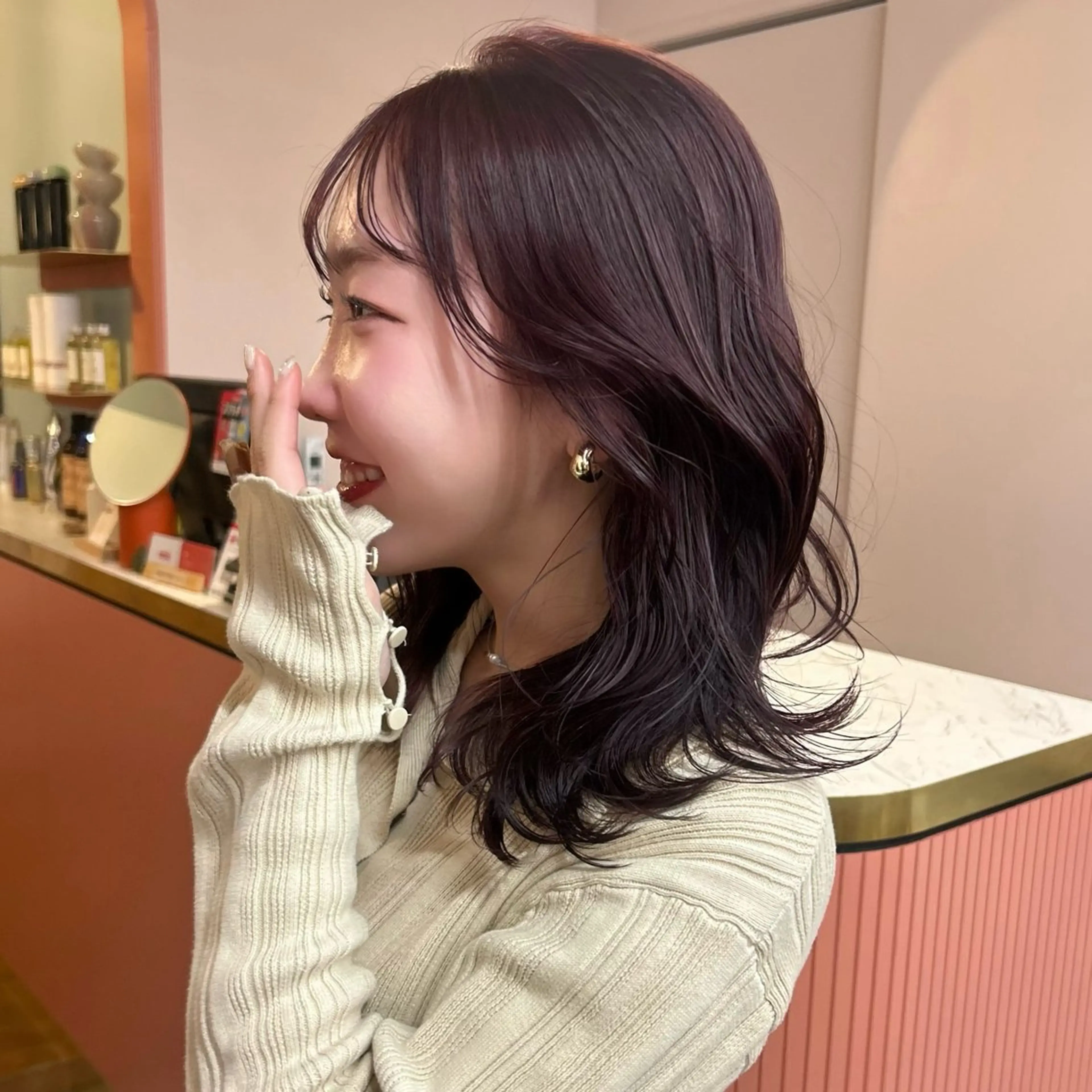 セミロング カラー レッドカラー MUKU 市川 莉花のヘアスタイル