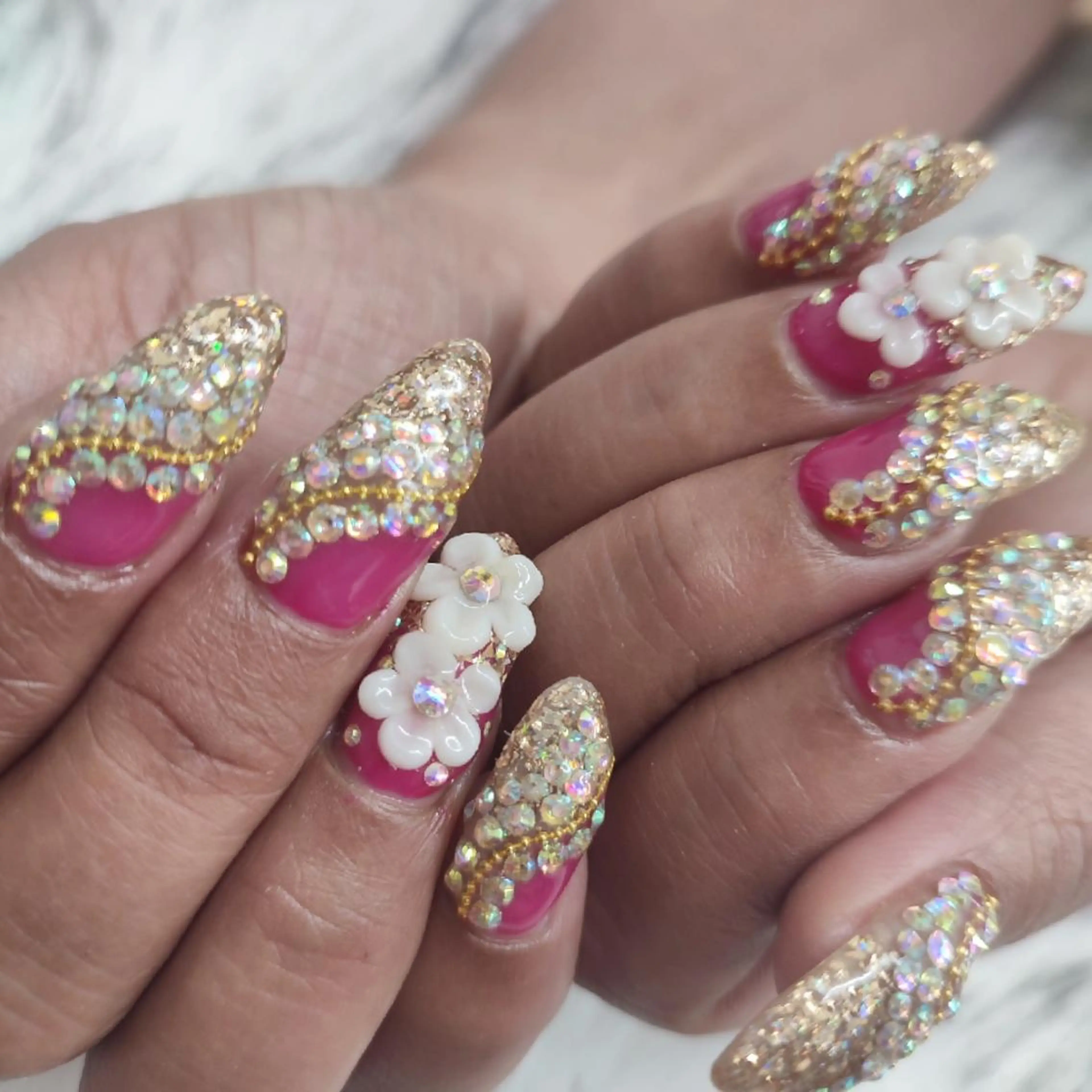 ネイル ハンドネイル RUNWAY 　　の眉毛・アイブロウイメージ