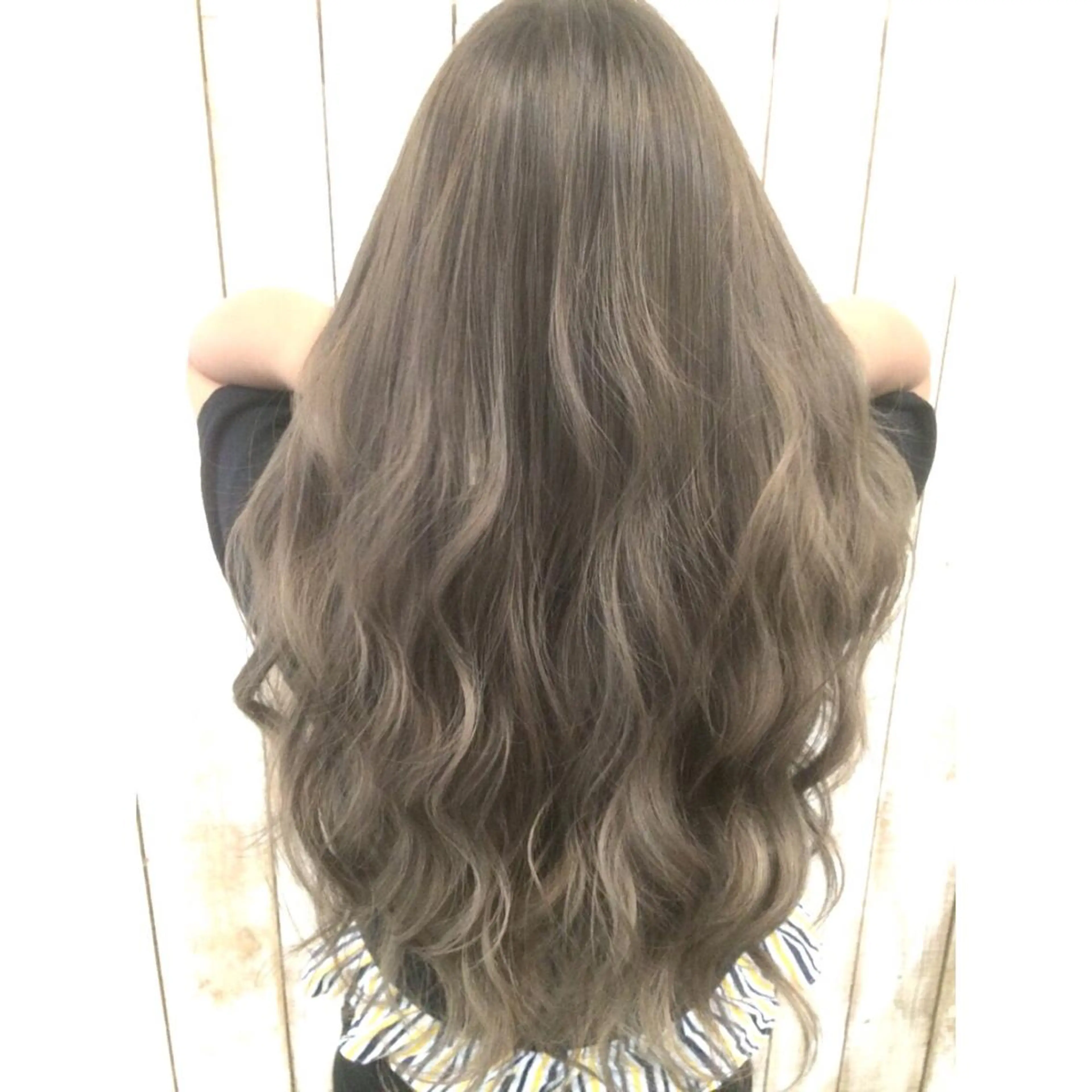 ロング カラー ベージュカラー ハイライトカラー 3Dハイライト ハイライト ヘアカラー トリートメント 井上 一平のヘアスタイル