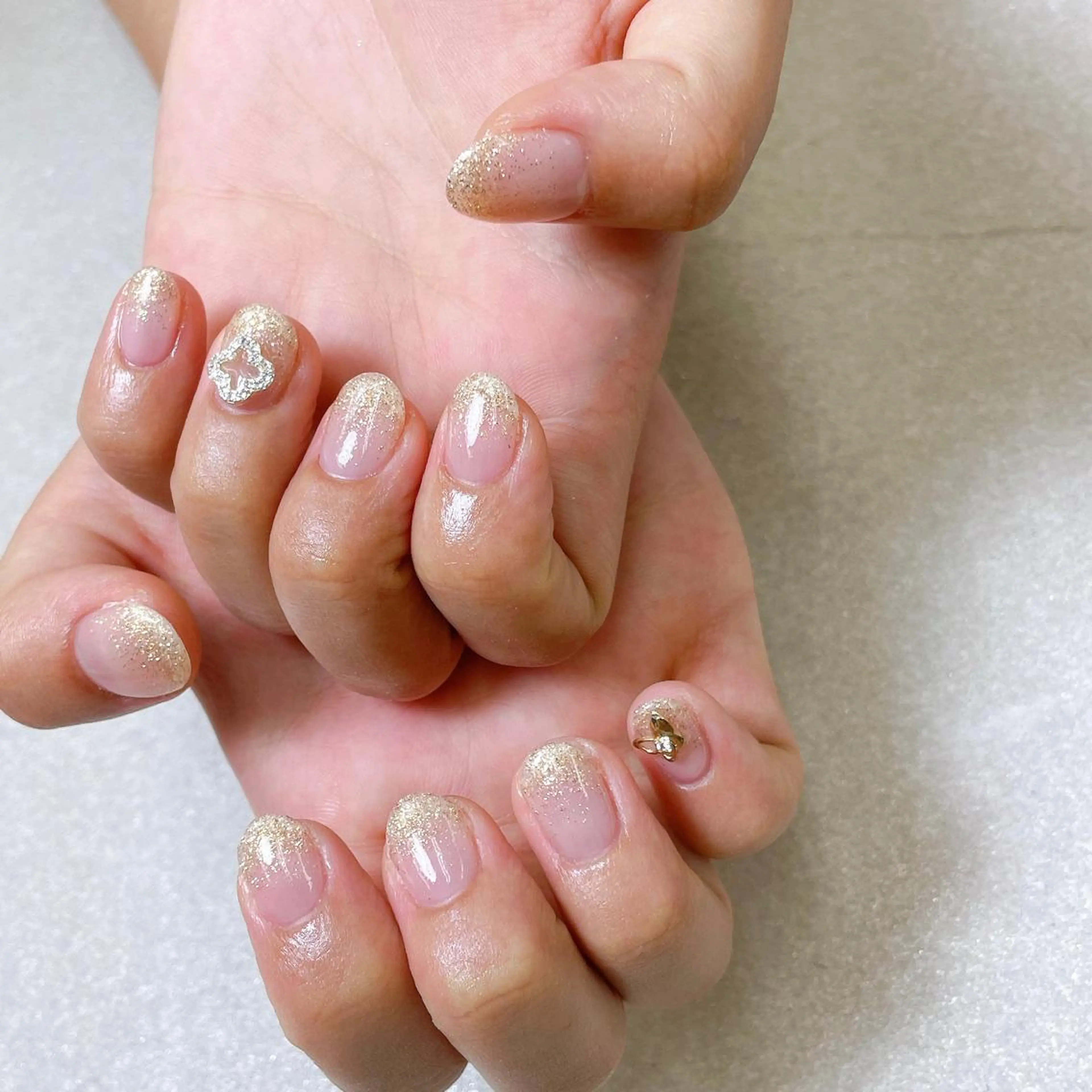 ネイル グラデーション ラメ(グリッター) ラメグラデーション ワンカラーネイル ハンドネイル A85G ayakoのネイルデザイン