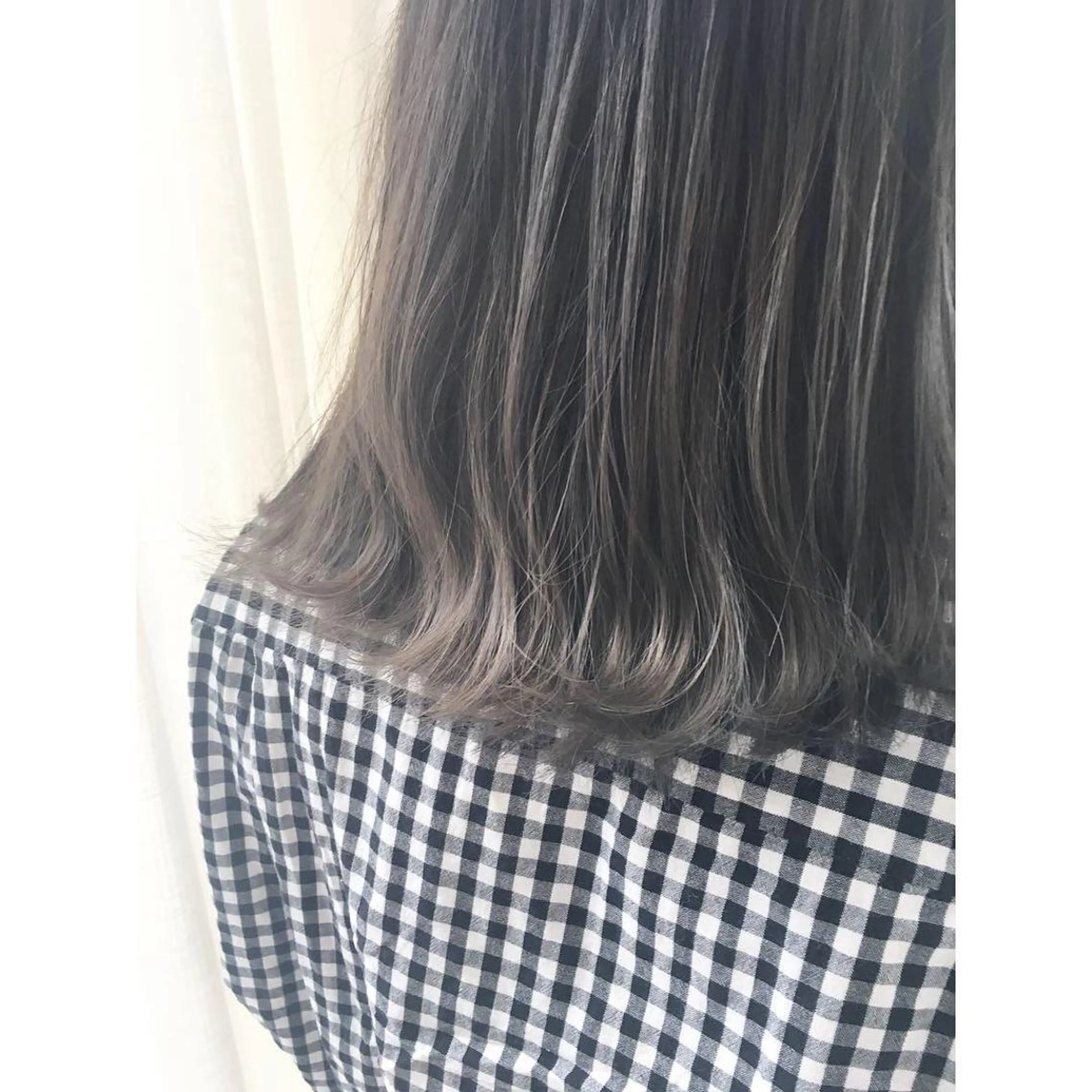 ミディアム カラー fio マナミのヘアスタイル