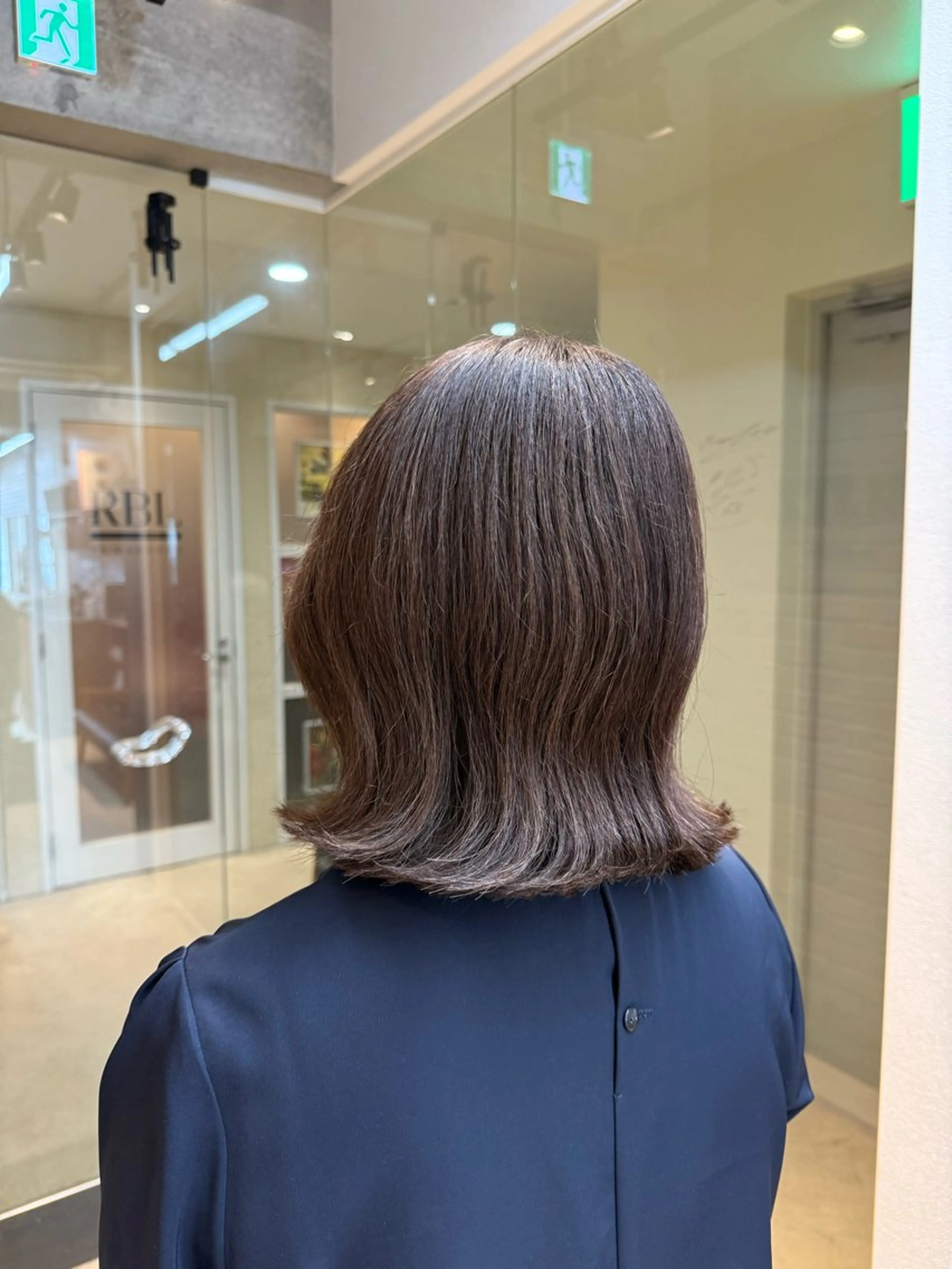 ミディアム カラー ブラウンカラー ショコラブラウン 外ハネヘア カット ヘアカラー 吉川 慶斗のヘアスタイル