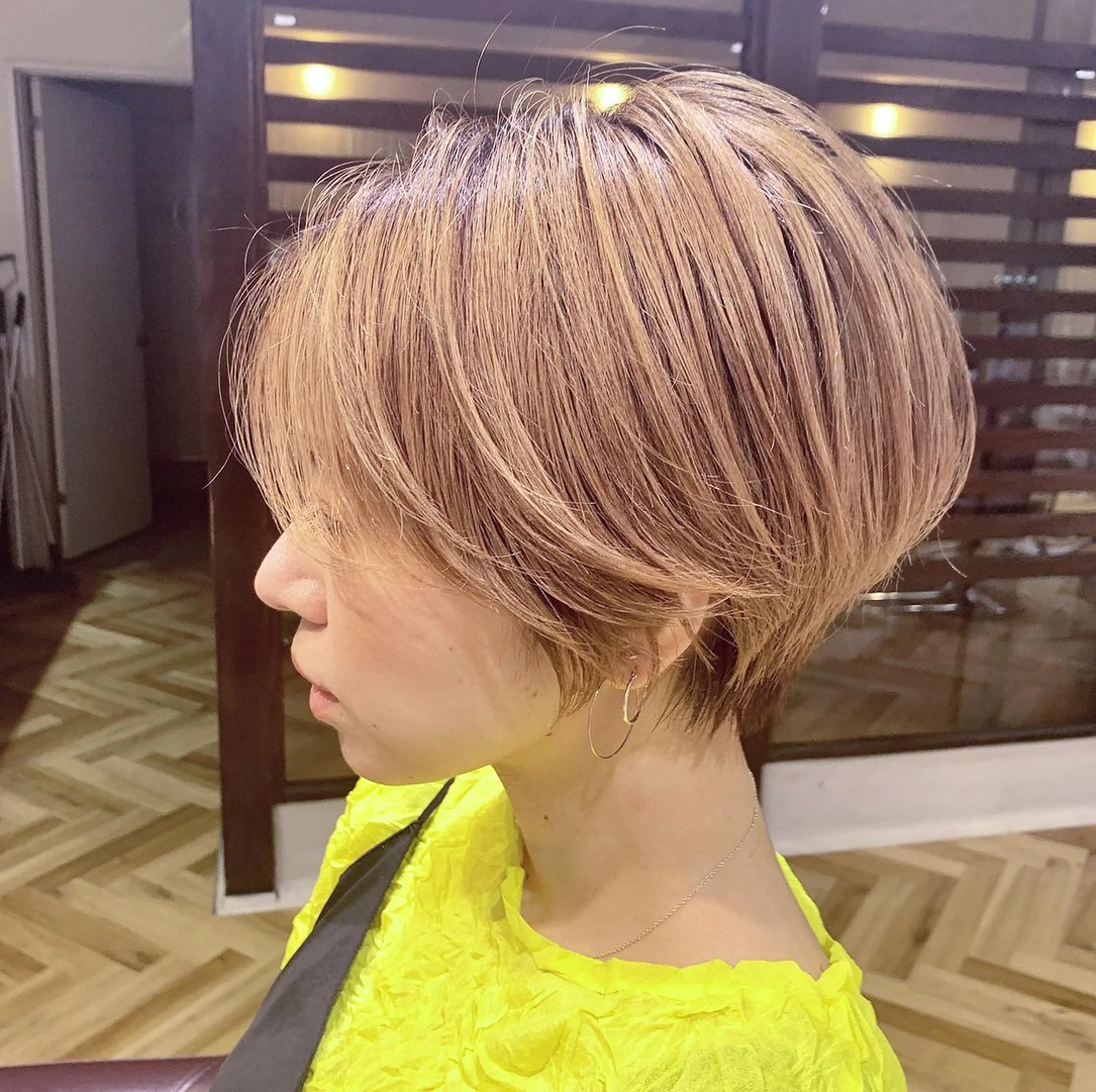 ショート カラー バレイヤージュ ハイライトカラー ハイライト レイヤーカット ショートヘア カット ヘアカラー circus by KENJE 町田店のヘアスタイル