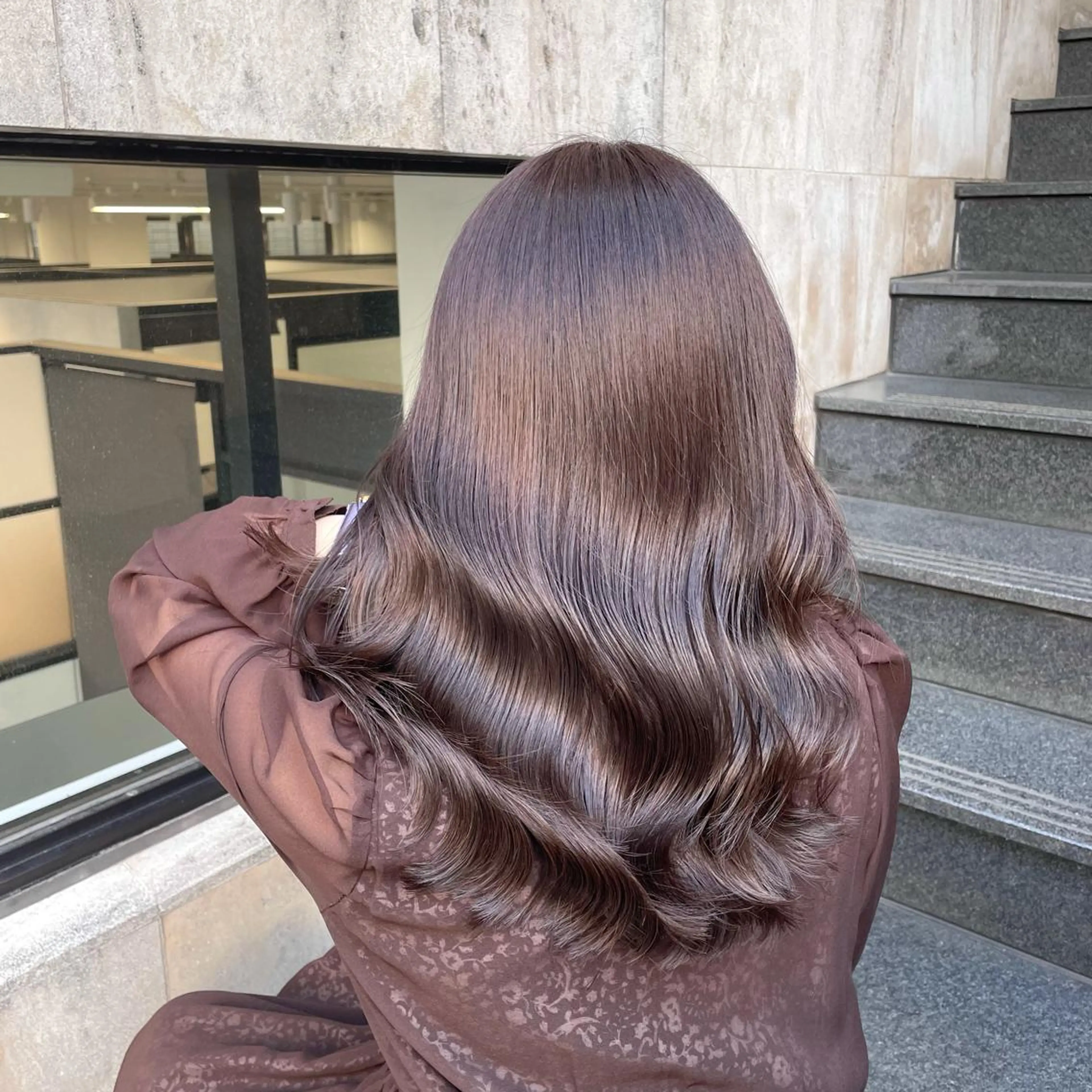 セミロング カラー ミヤザキ タクトのヘアスタイル