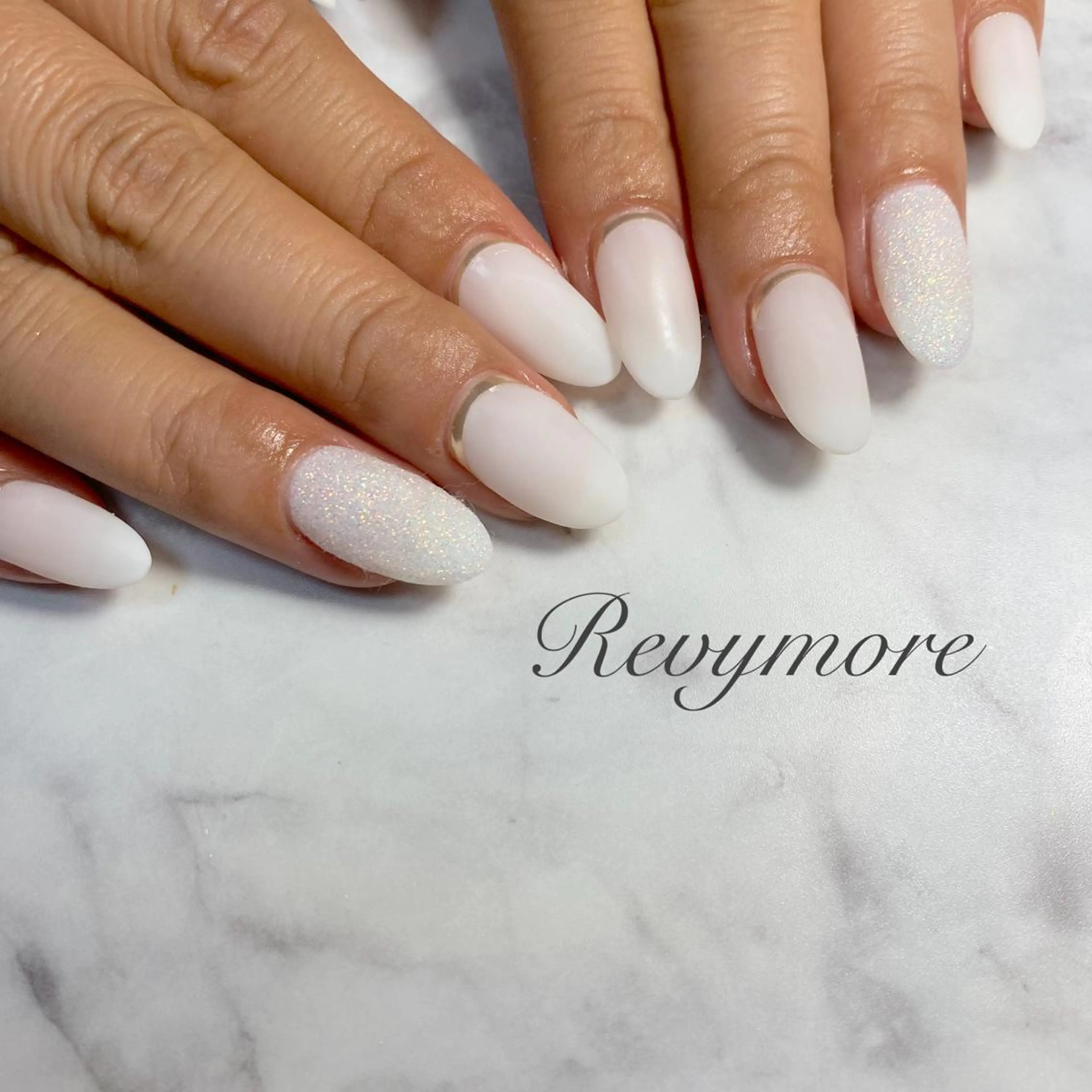 ミディアム ネイル 韓国風ヘア ジェルネイル キラキラネイル 韓国ネイル ラメ(グリッター) nail salon Revymore所属・nail salon Revymoreのネイルデザイン