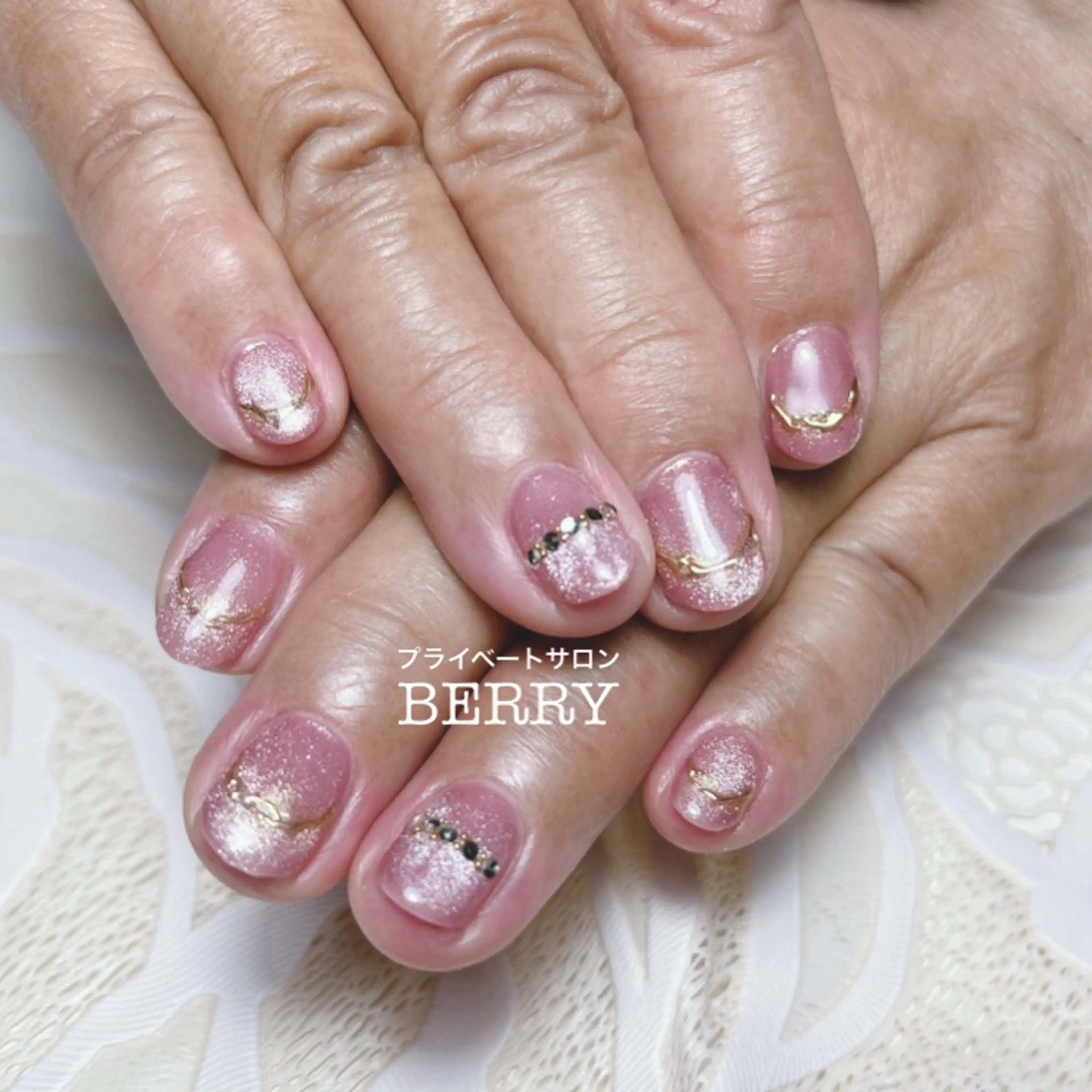 ネイル マグネットネイル ミラーネイル ハンドネイル プライベートサロン BERRY所属・プライベートサロン BERRYのエステ・リラクイメージ