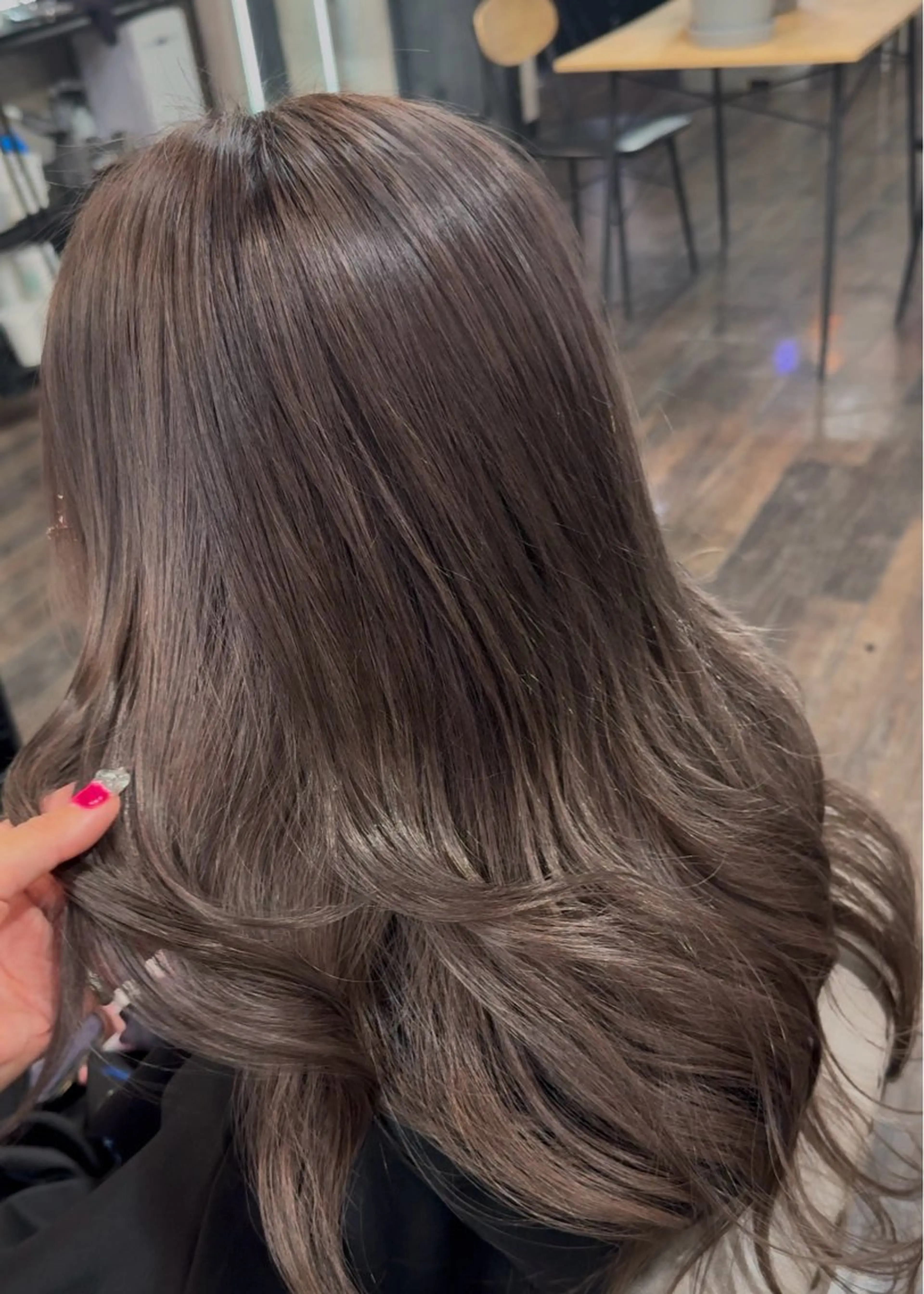 セミロング XELVE所属・レイヤーカット特化 💜SARIのヘアスタイル